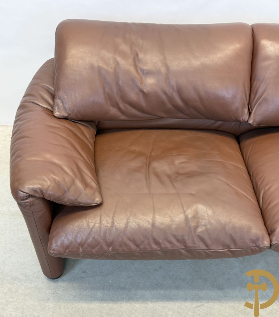 Paar bruin lederen canapé
