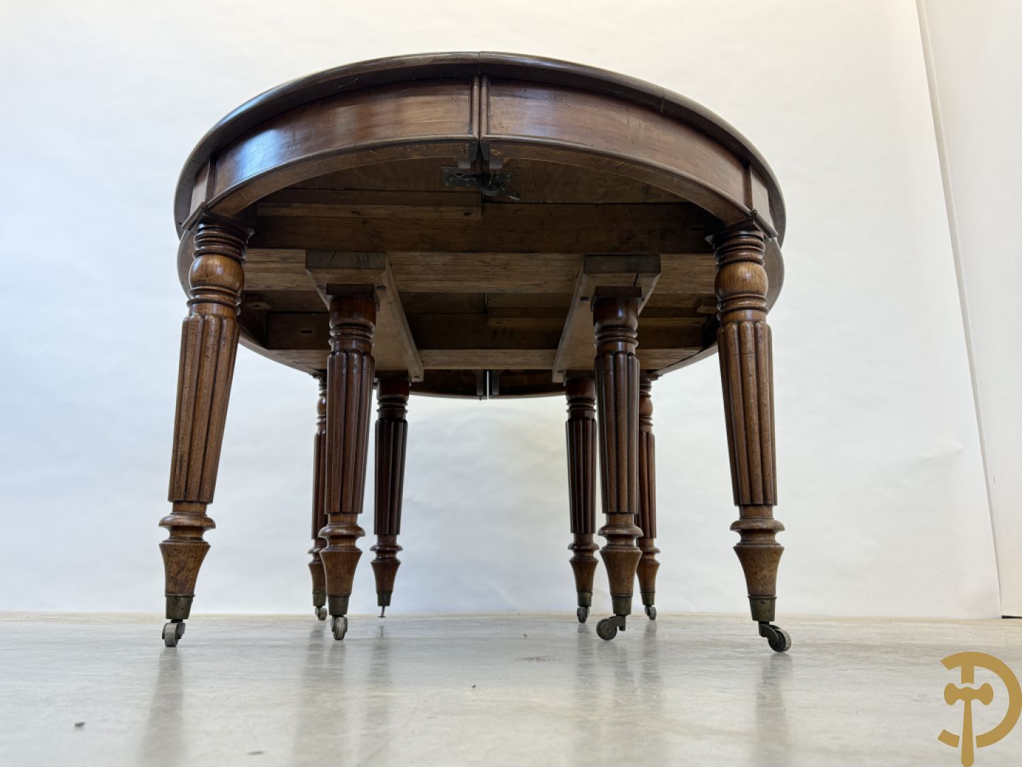 Mahoniehouten uittrekbare coulissetafel op 8 poten (met extra verlengstuk)