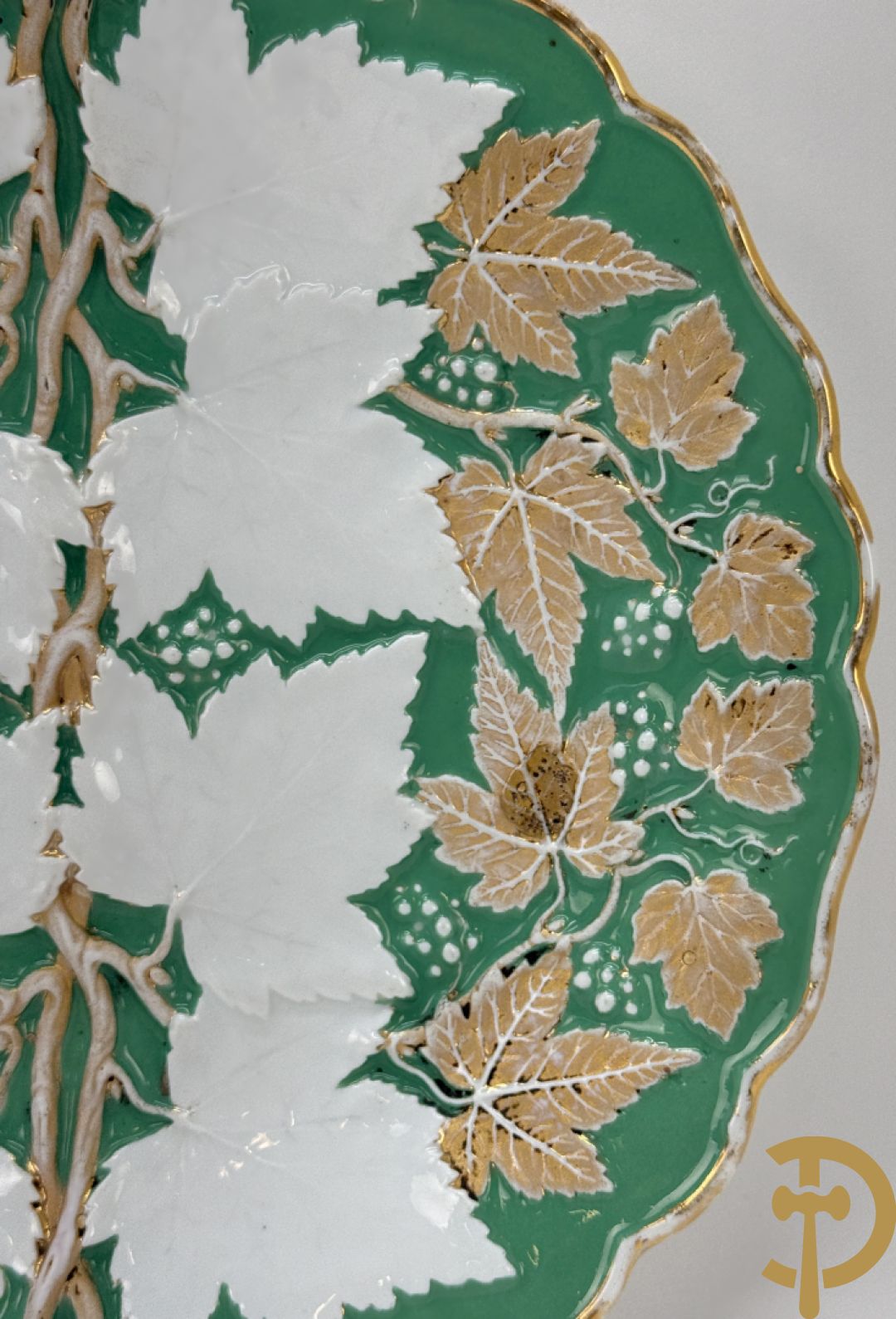 Porseleinen sierbord met bladdecor, Meissen, 19e
