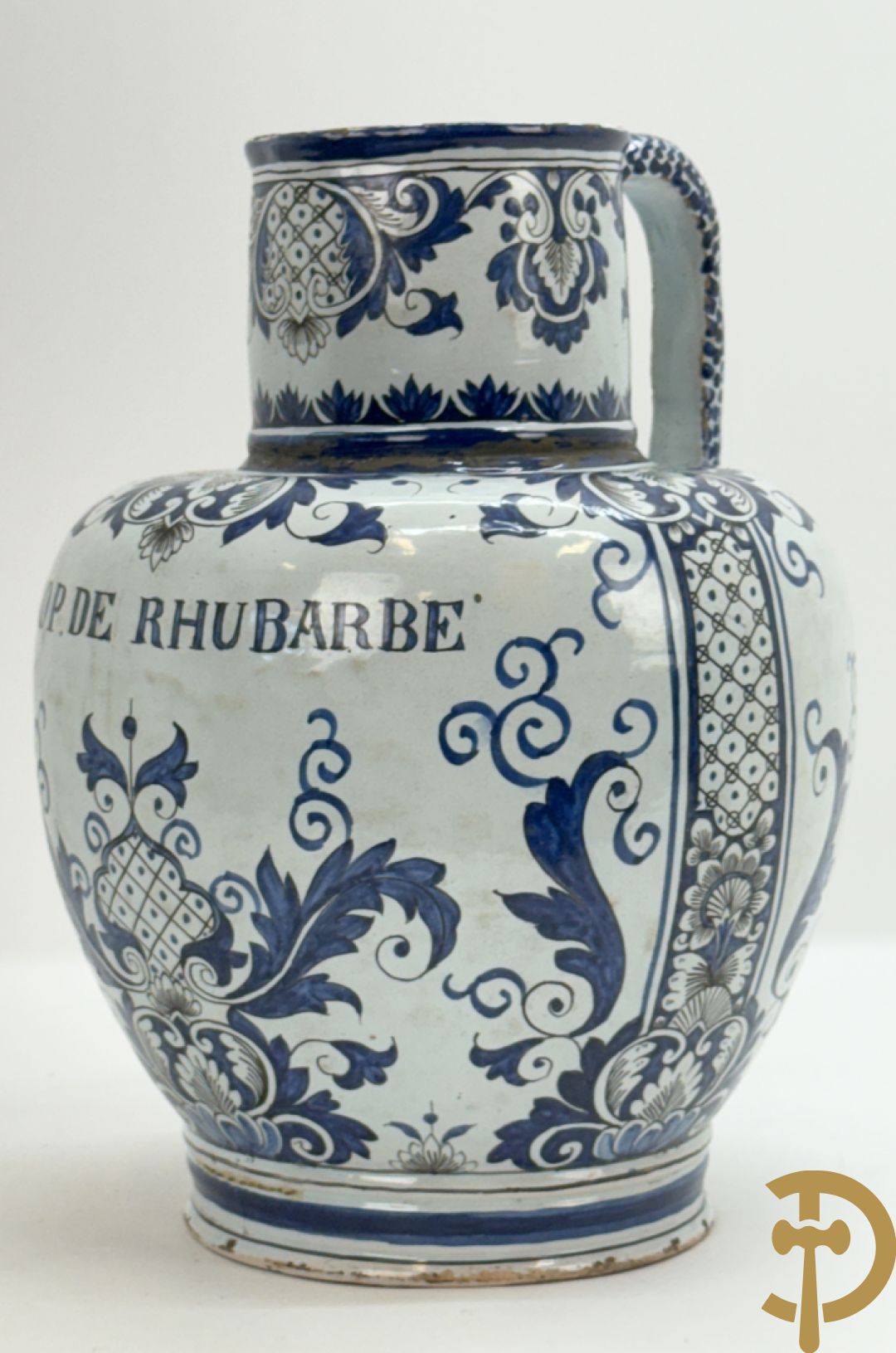 Schenkkan in Delftse faience, Sirop de rubarbe