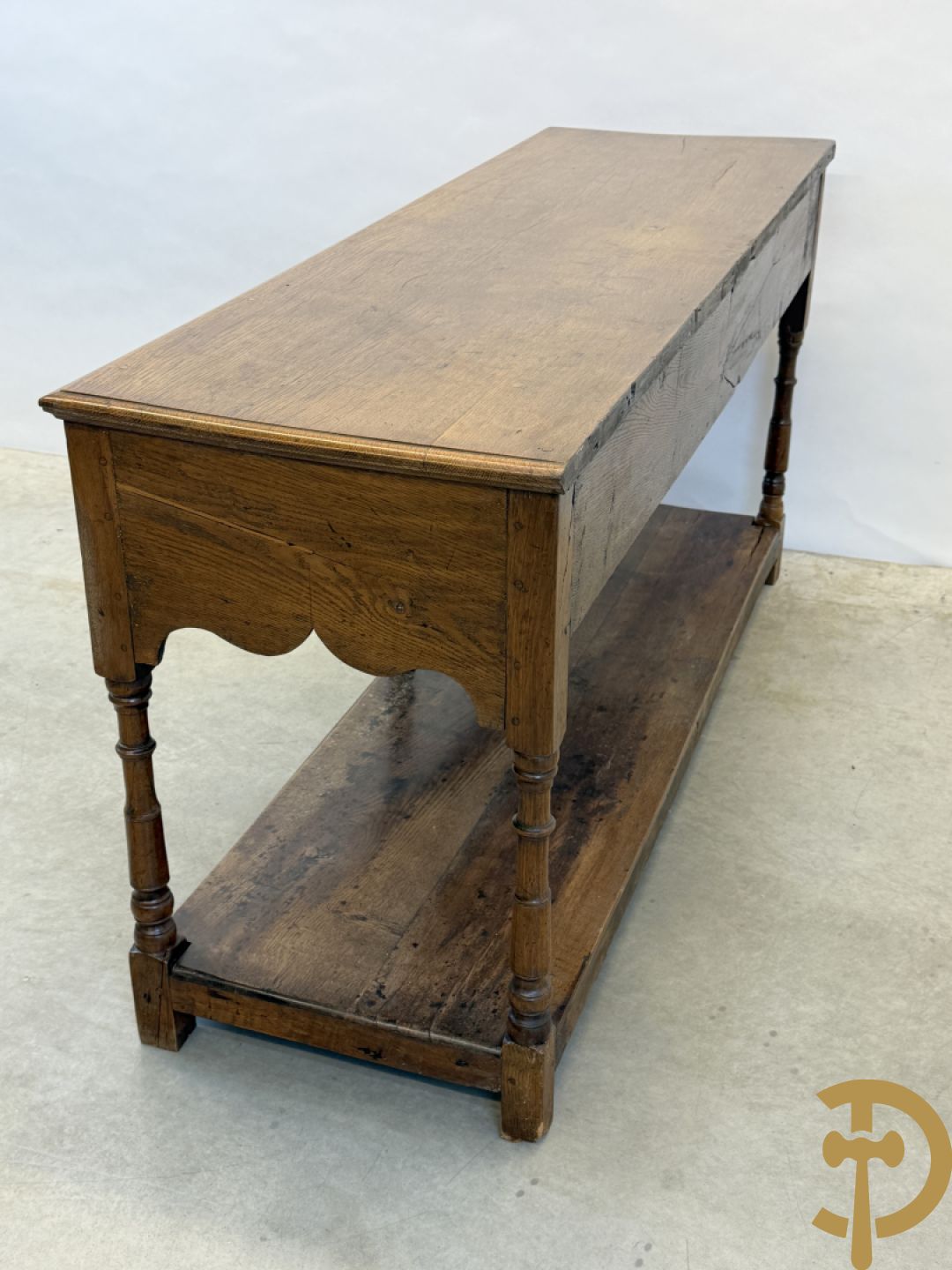 Engelse eiken sideboard met 3 lades op ballustervormige poten