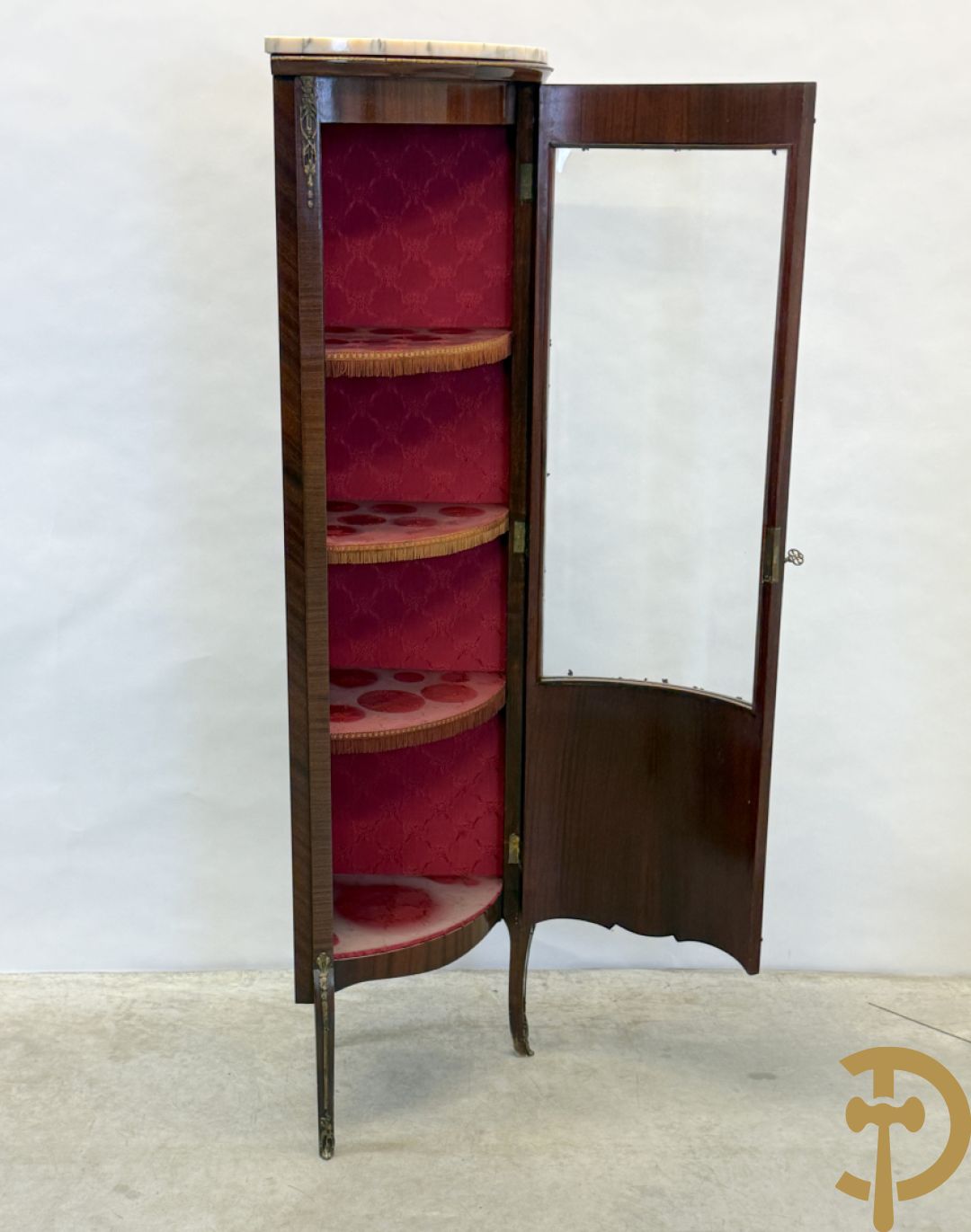 Notelaren hoekkast met bloemenmarquetterie en bronsbeslag - bovenaan met marmeren blad