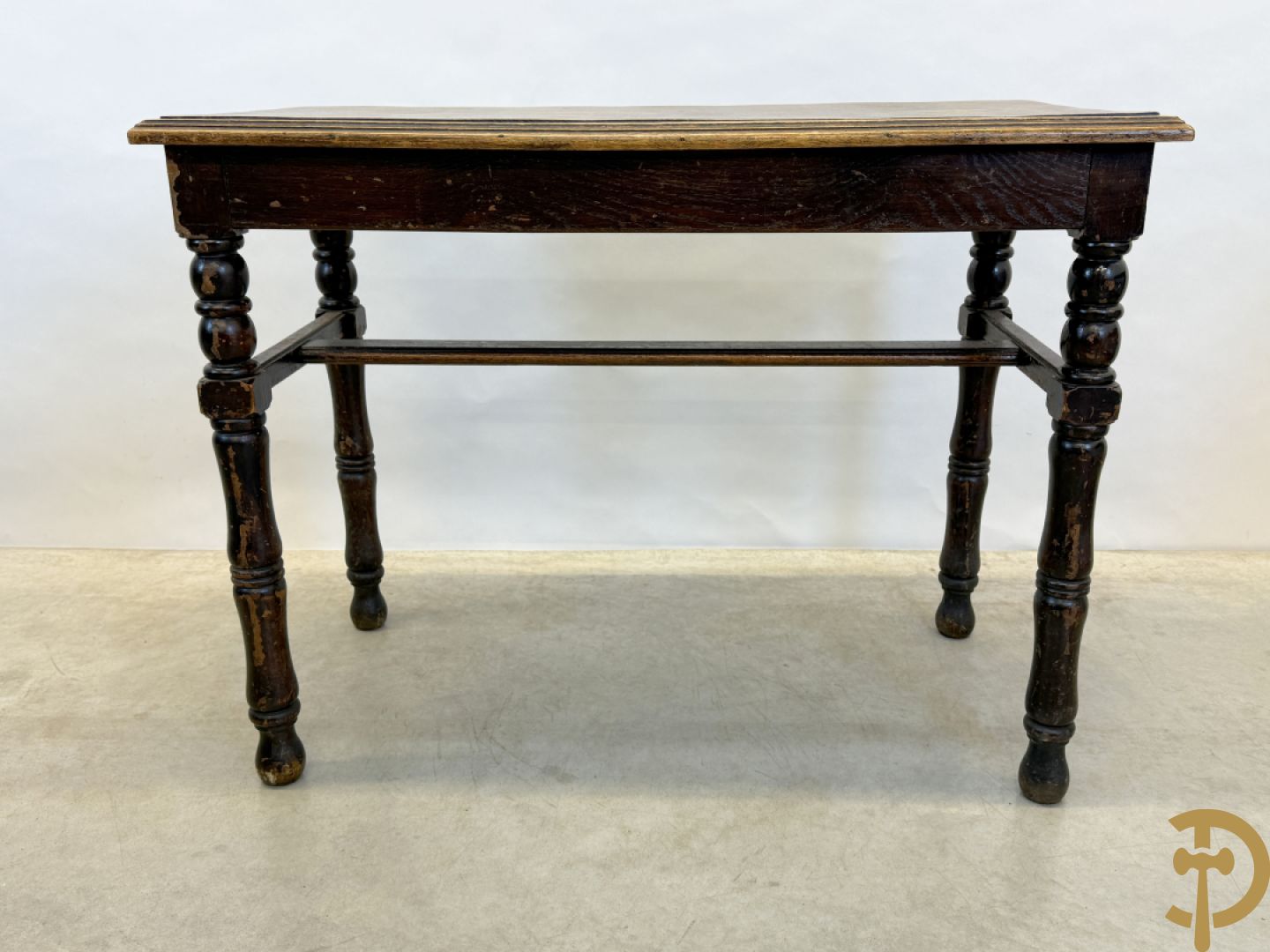 Drie antieke cafétafeltjes waarvan 2 met zijdelingse openklapbare flap