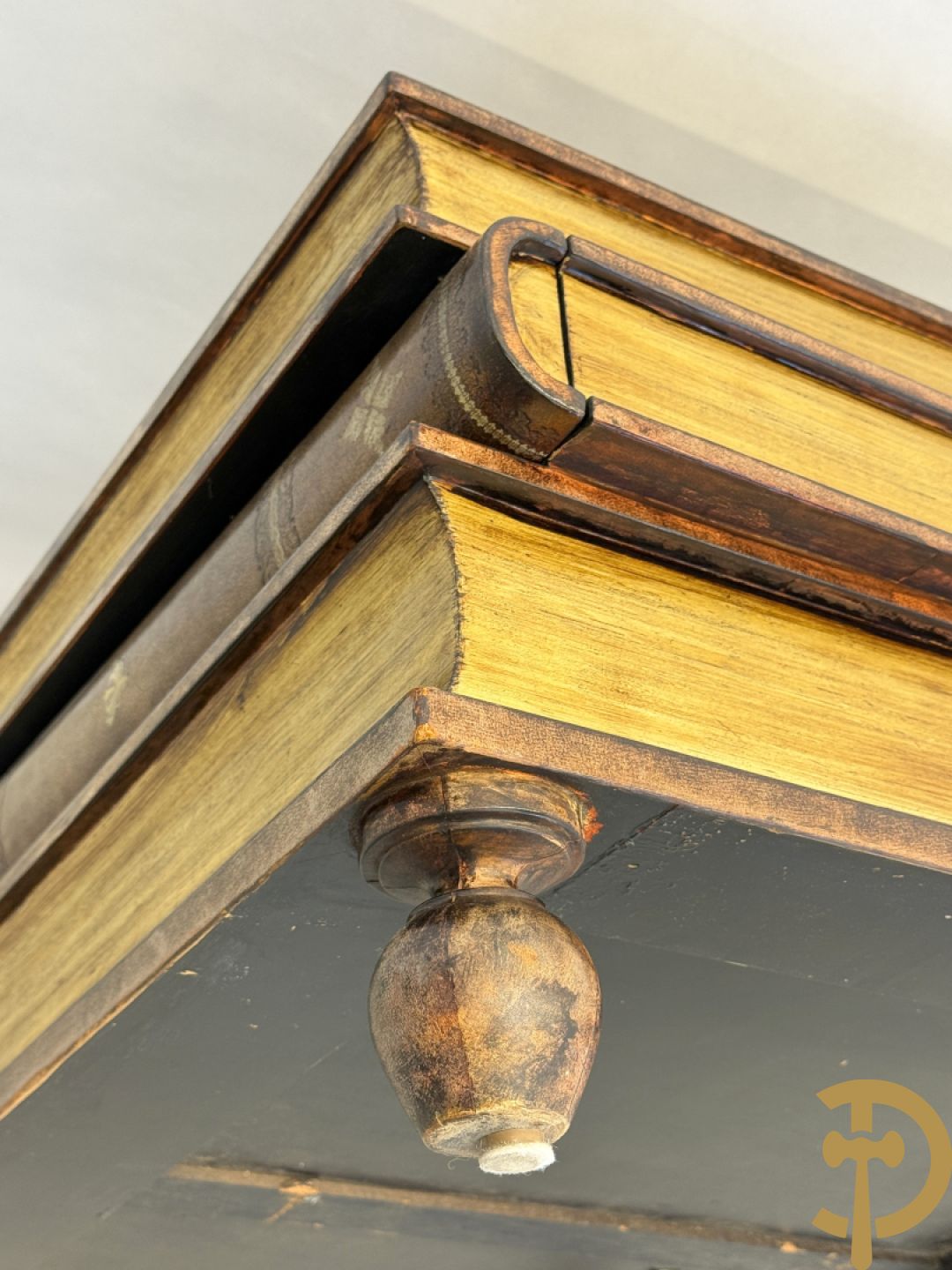 Salontafel met leder bekleed in de vorm van 3 op elkaar gestapelde boeken