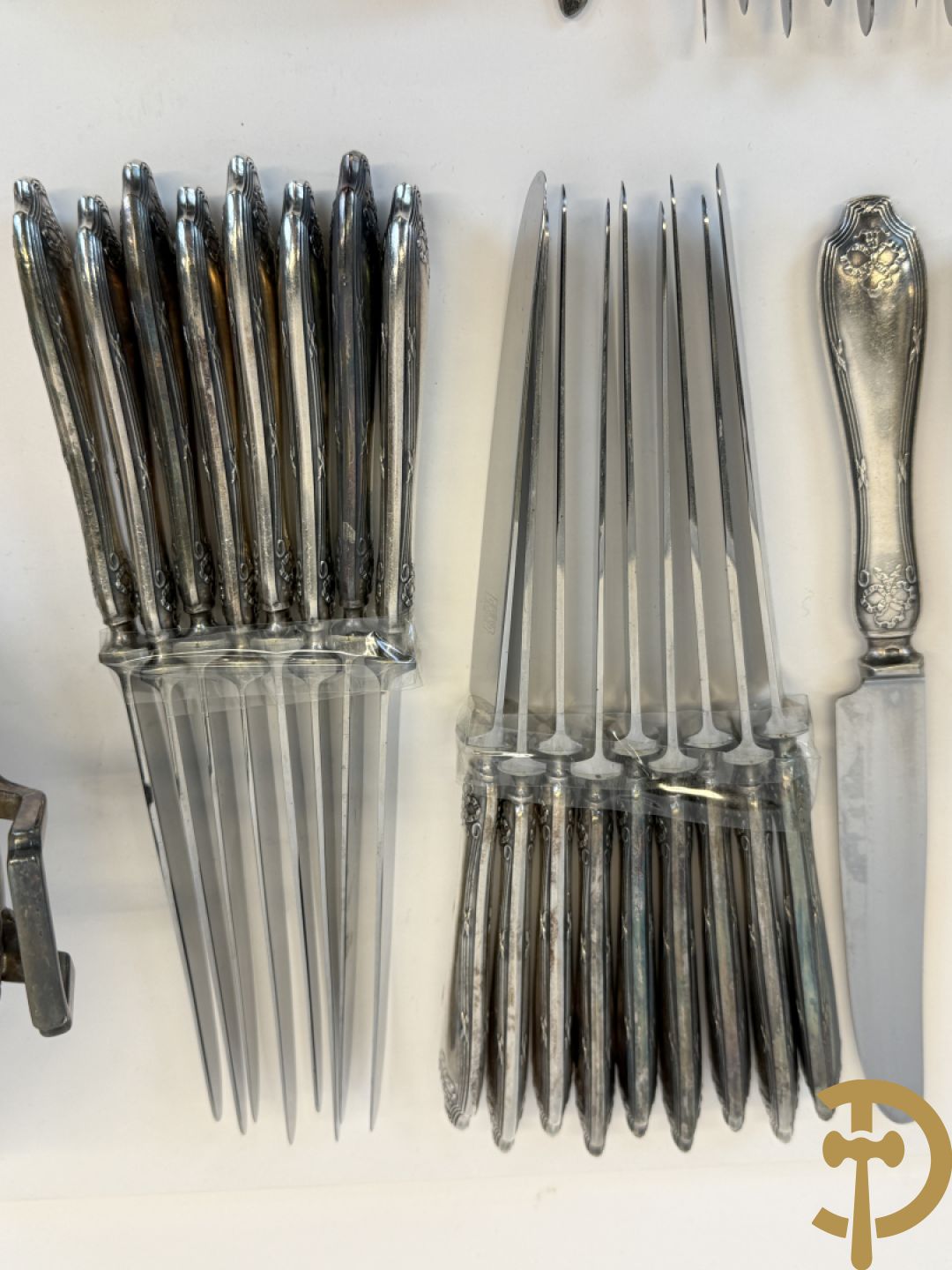 Verzilverd bestek Wiskemann met Louis XVI motieven+ verzilverde groentenkom Wiskemann