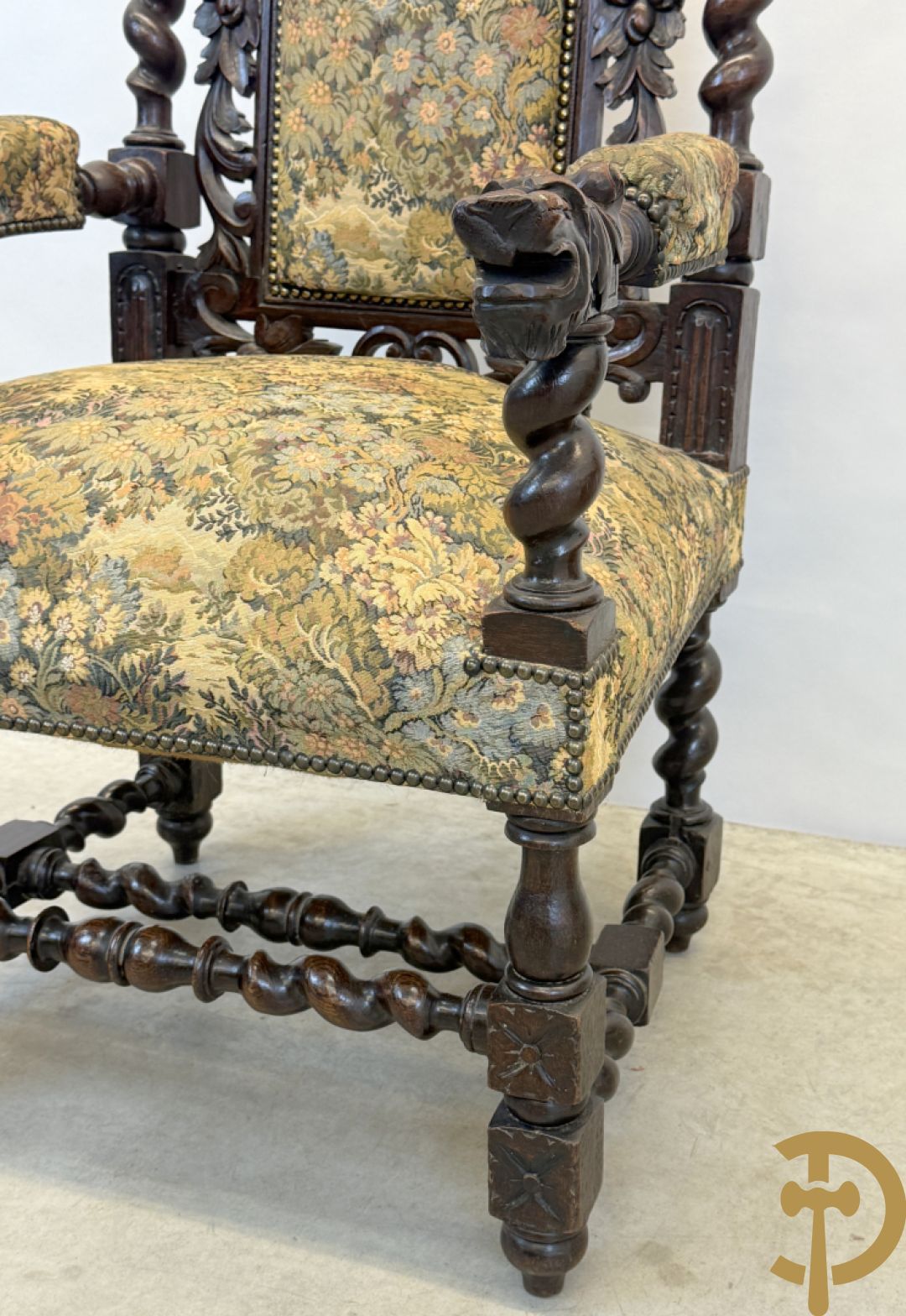 Paar massief eiken jacht armzetels met sculptuur van bladranken en vogelmotieven