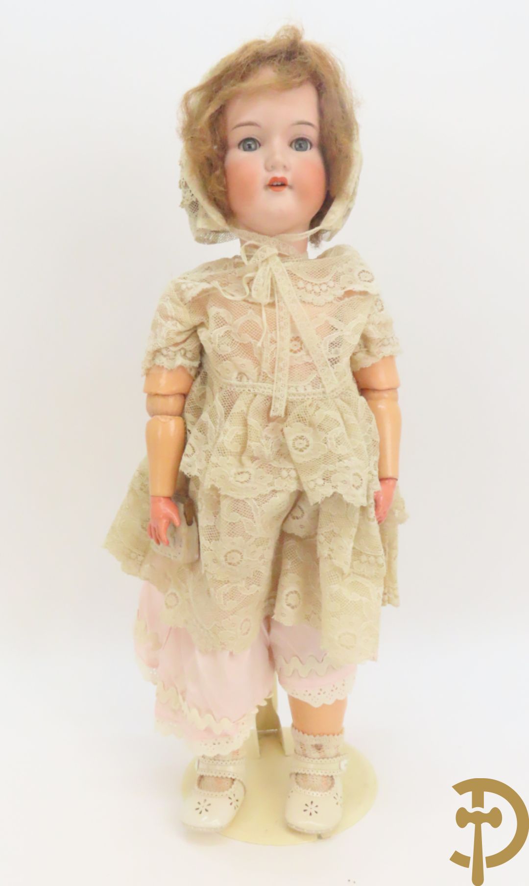 Antiek pop met porseleinen hoofd, papier maché ledematen en  beweegbare ogen,  gemerkt Armand Marseille Germany 390 A12M