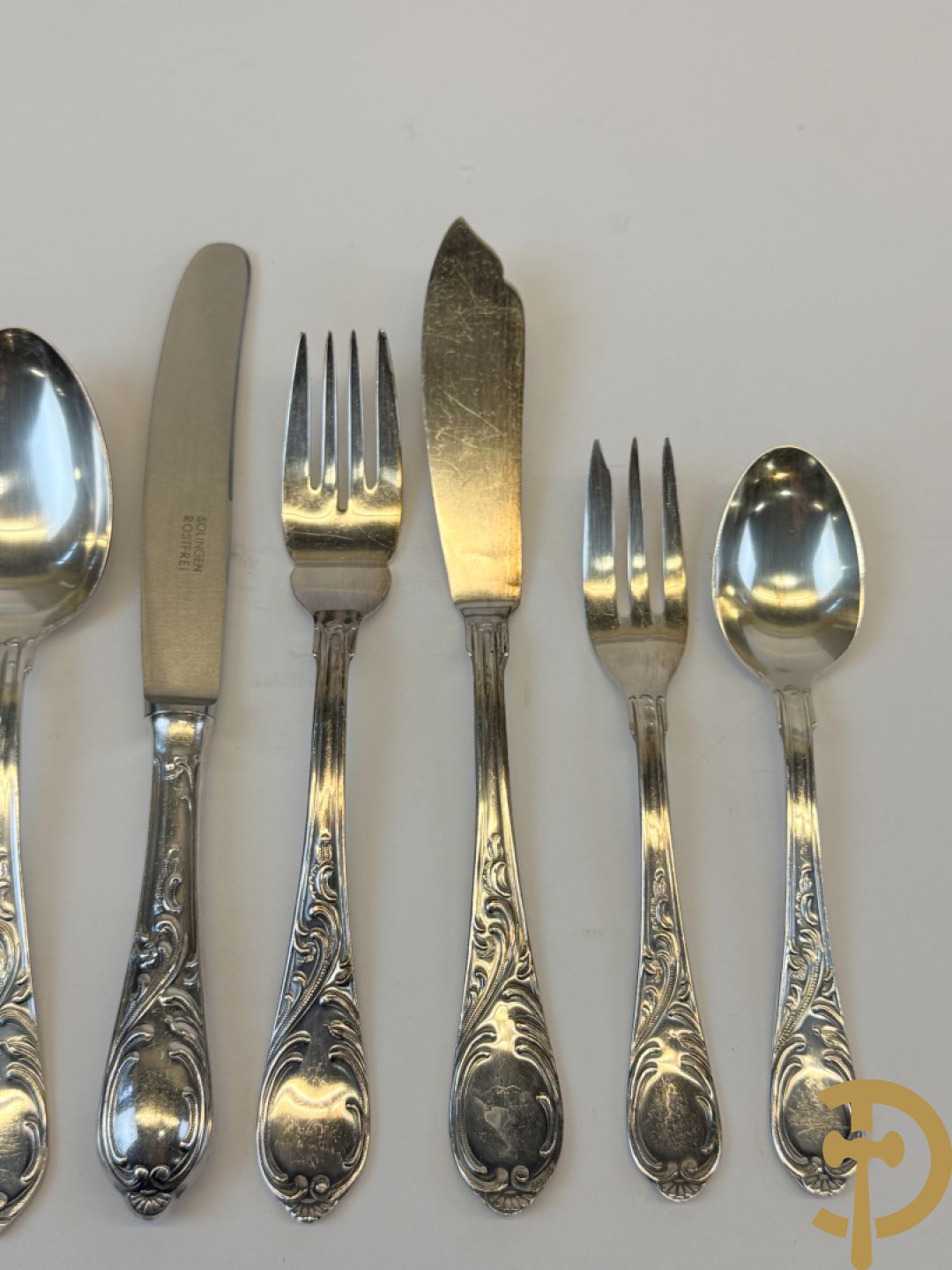 Verzilverd Louis XV bestek in schrijn : 10 reeksen en losse stukken