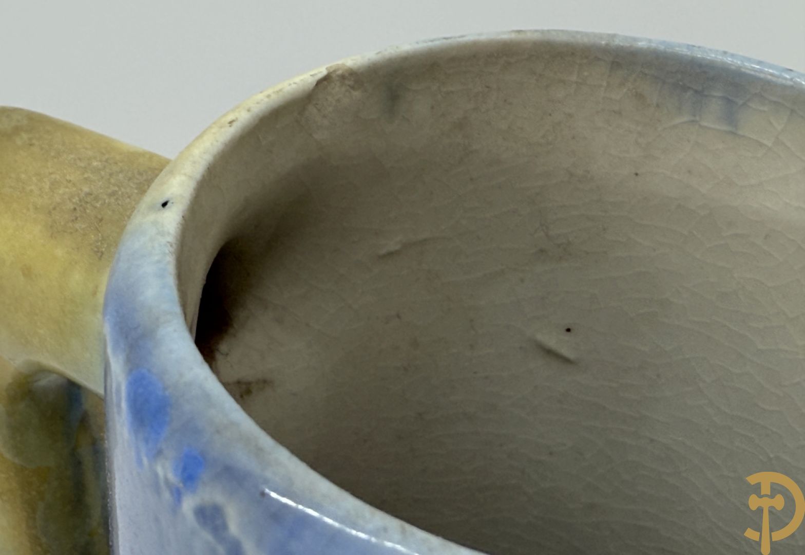 Paar Art deco vazen in meerkleurige keramiek, Pierrefonds (Oise streek), onderaan getekend V H