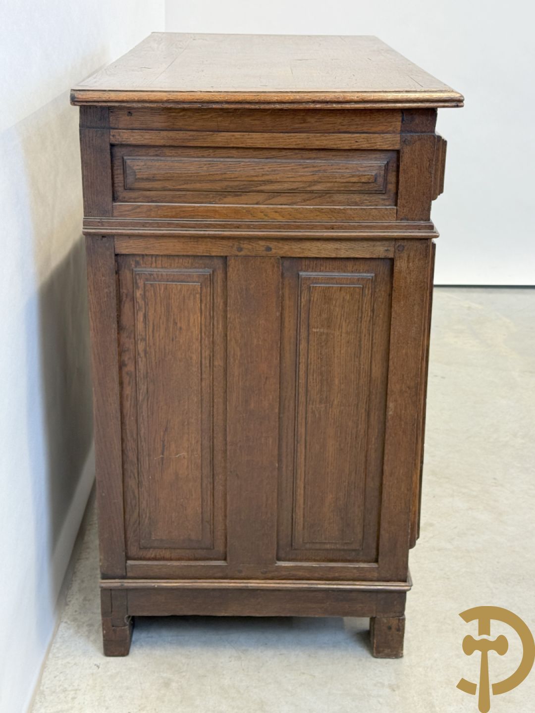 Massief eiken tweedeursdresse met 2 lades en panelen in de deuren, Louis XIII, 18e