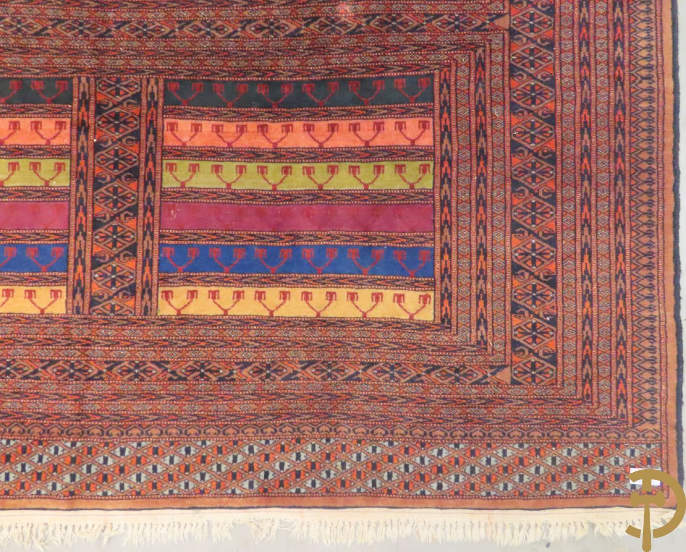 Oosters handgeknoopt tapijt