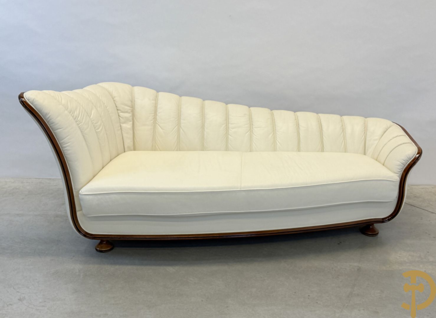 Wit lederen design zetel, Nieri getekend