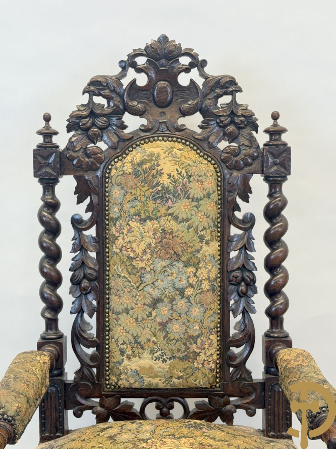 Paar massief eiken jacht armzetels met sculptuur van bladranken en vogelmotieven