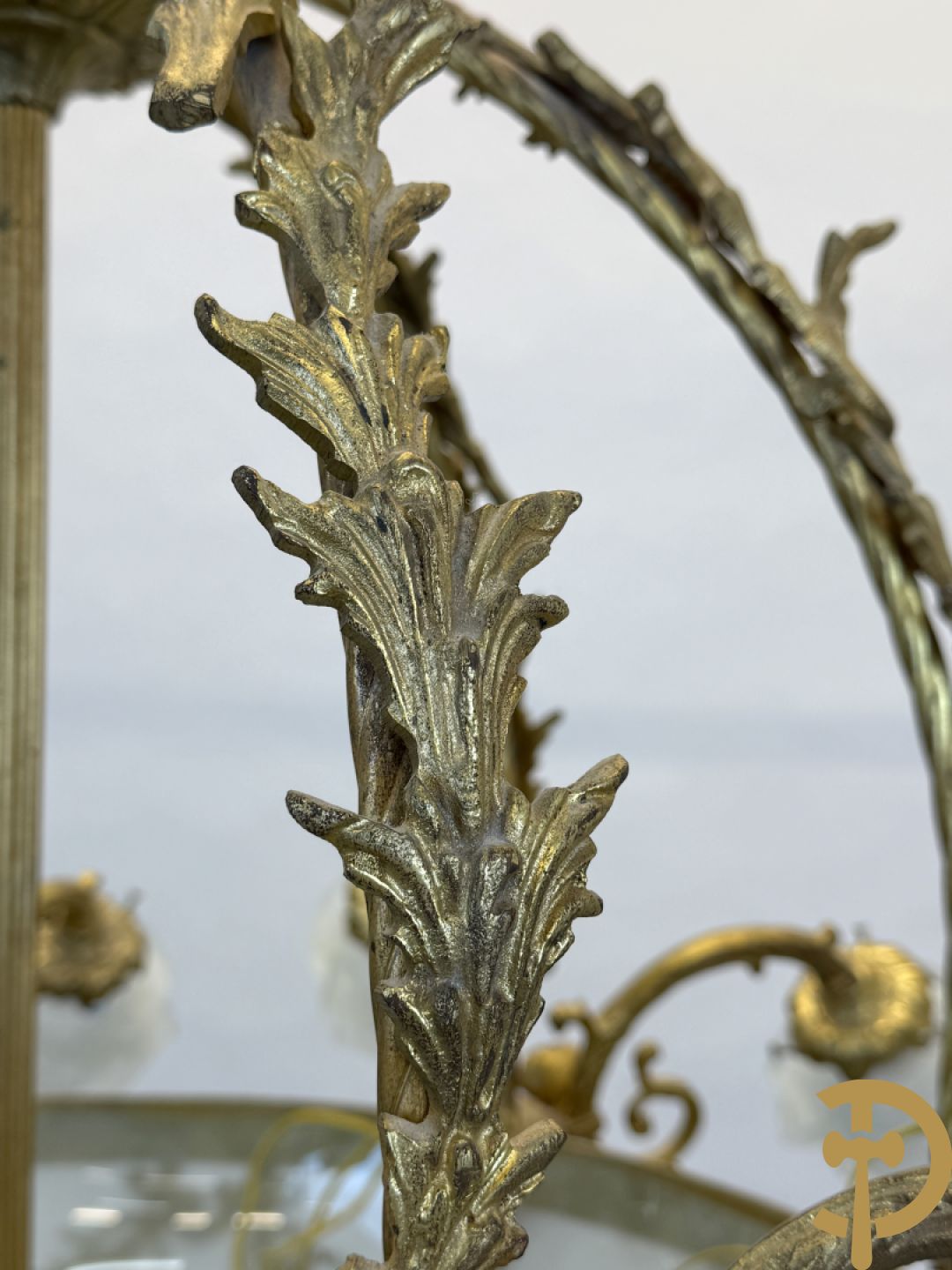 Bronzen ronde luchter met 12 lichtpunten en roosjes