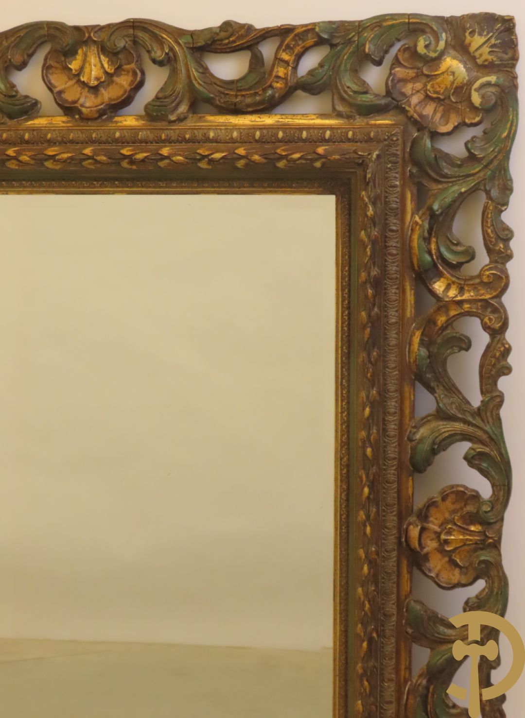 Vergulde spiegel met rocailles