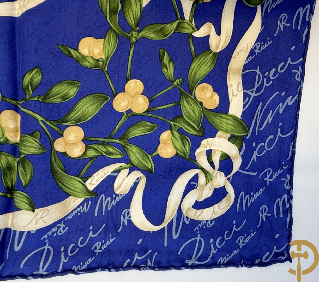 Vier foulards Nina Ricci (nooit gedragen komt uit winkel restant)