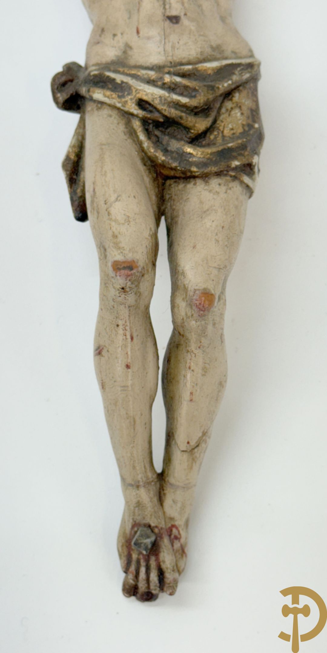 Twee houtgesculpteerde en gepolychromeerde corpussen, 18e