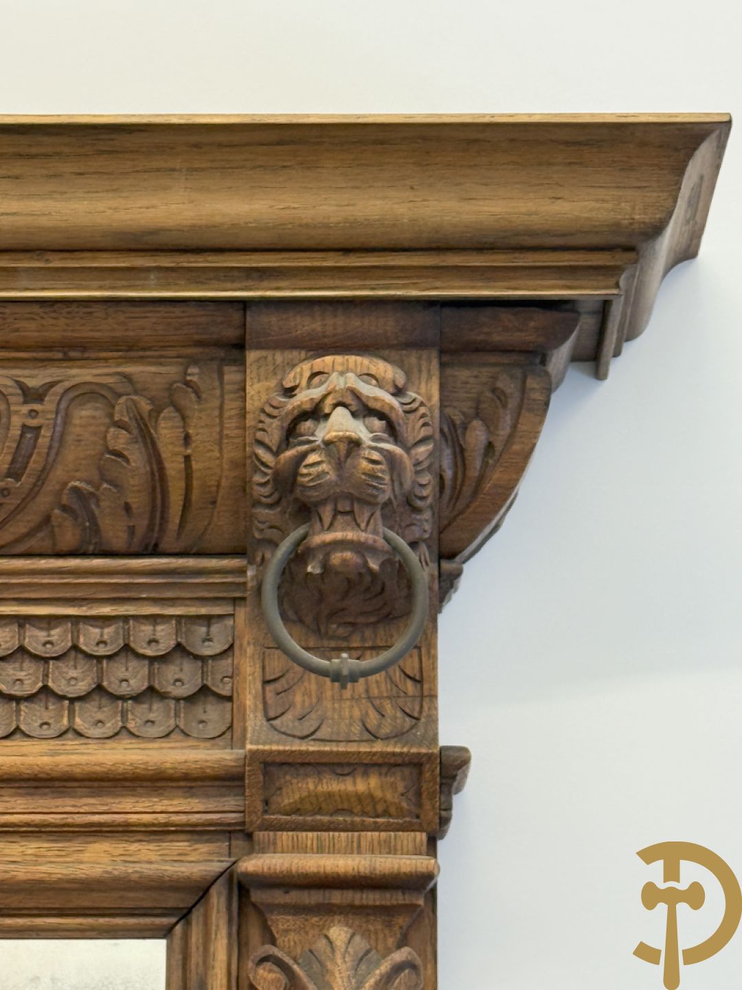 Massief eiken spiegel met knorrenlijst, hermen en Neo Renaissance sculptuur
