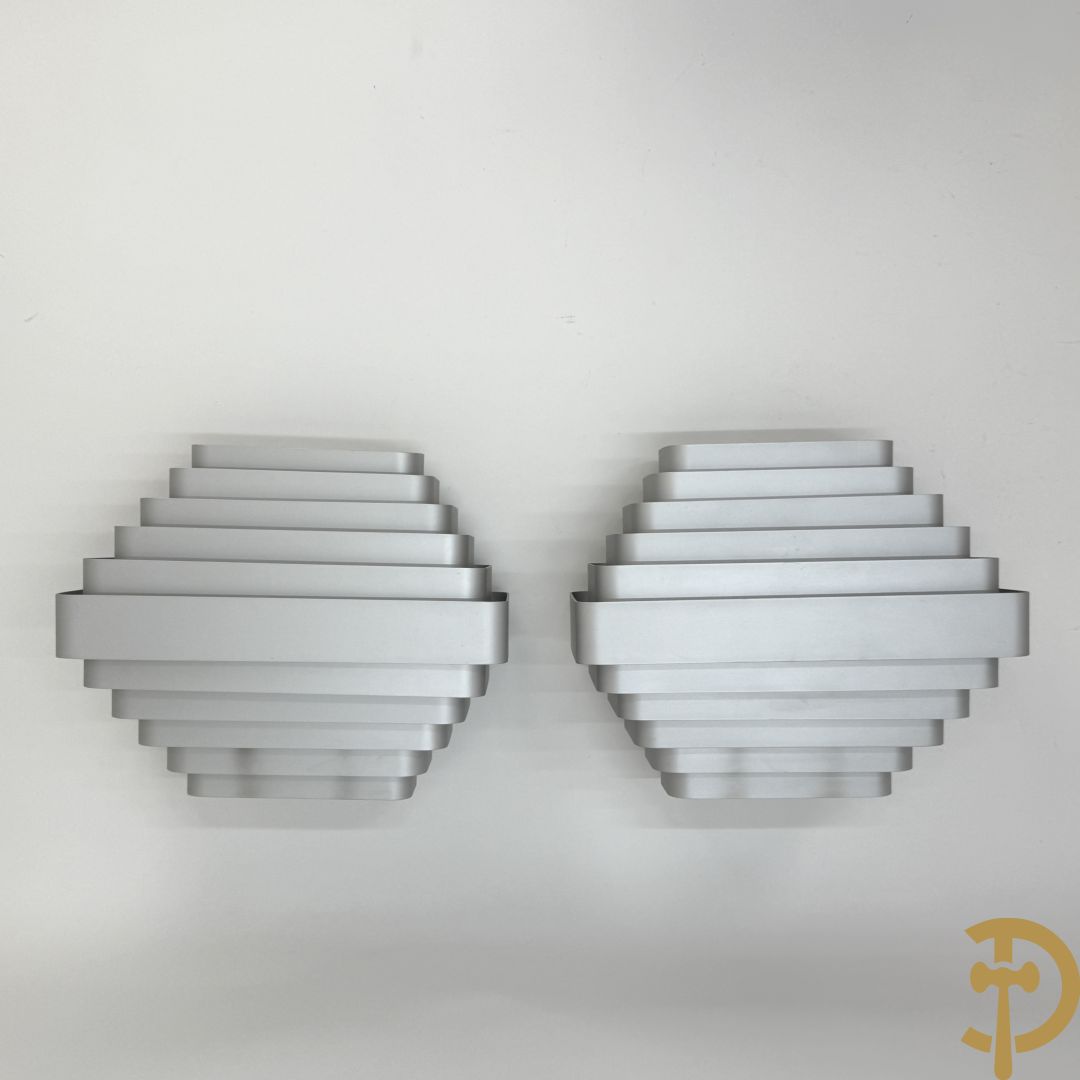 Paar verzilverde wandlampen naar model van Jules Wabbes, uitgegeven door Wever & Ducré