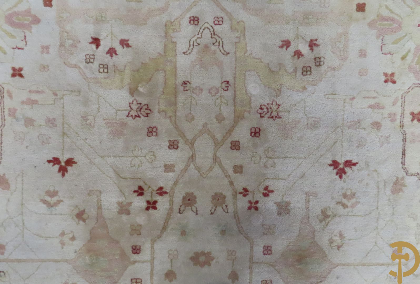 Oosters handgeknoopt tapijt met bloemenpatronen op beige fond, Oushak