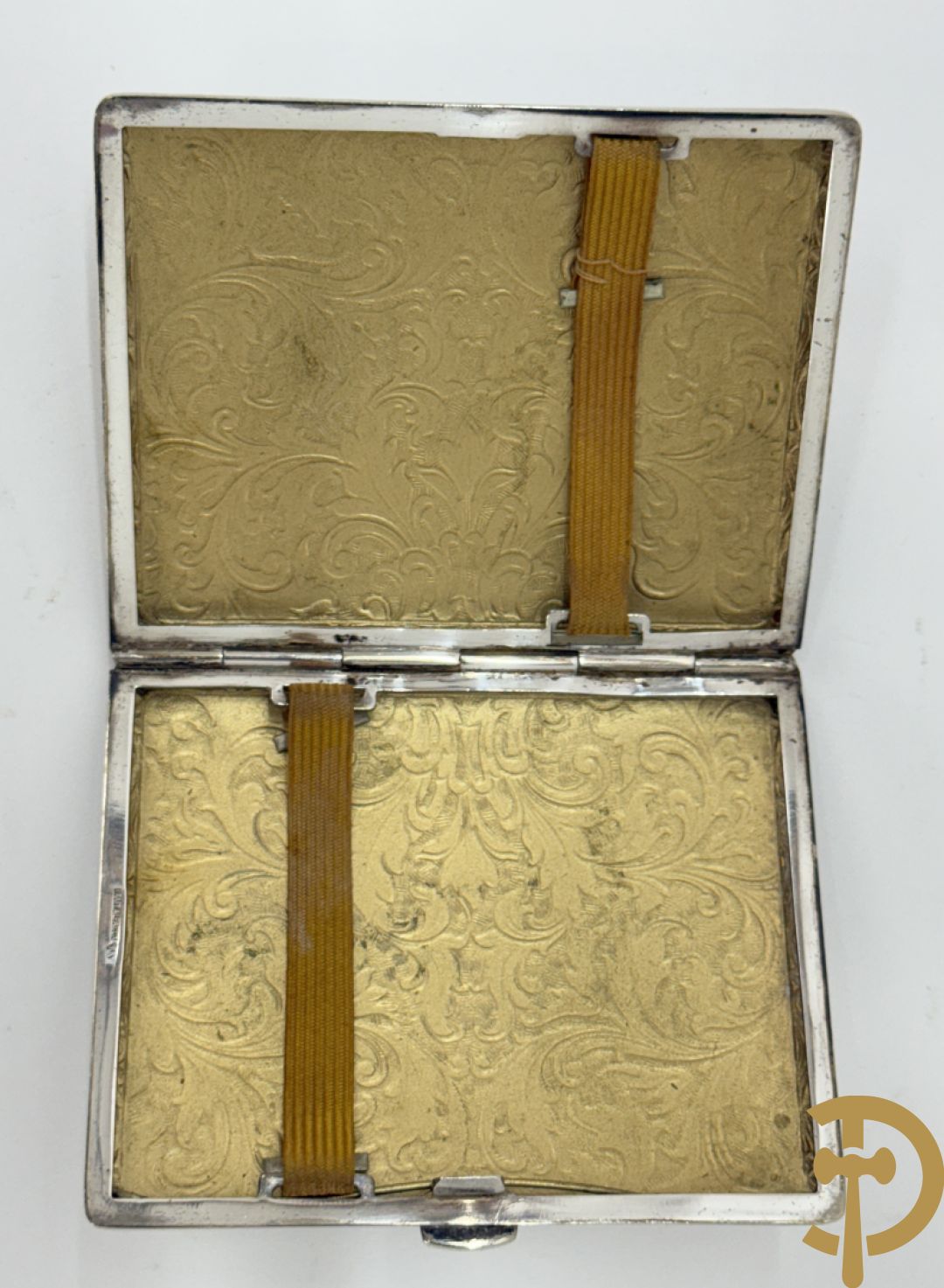 Vier verzilverde sigarettenetui