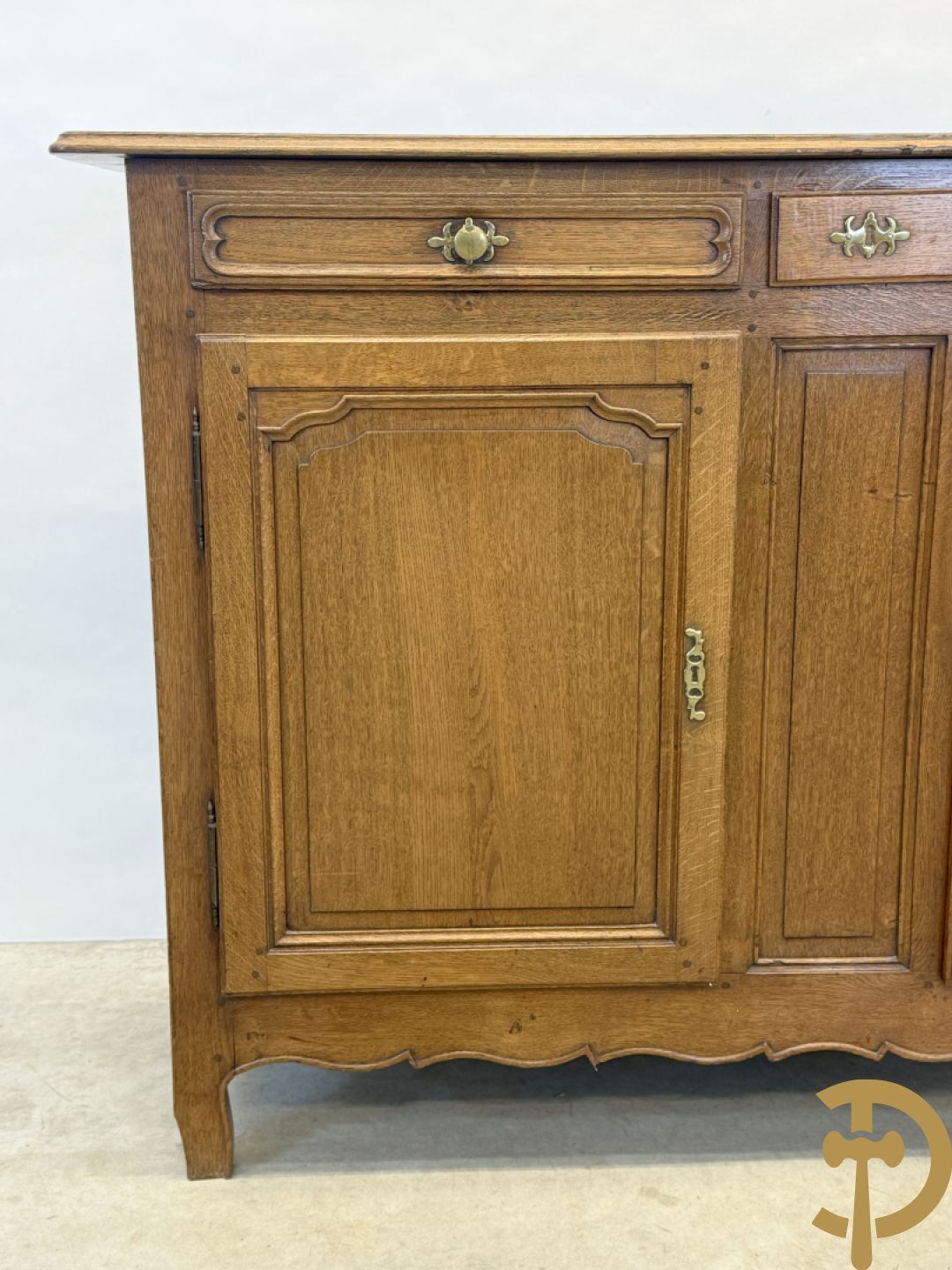 Vlaamse eiken tweedeursdresse met 3 lades en afgestoken panelen