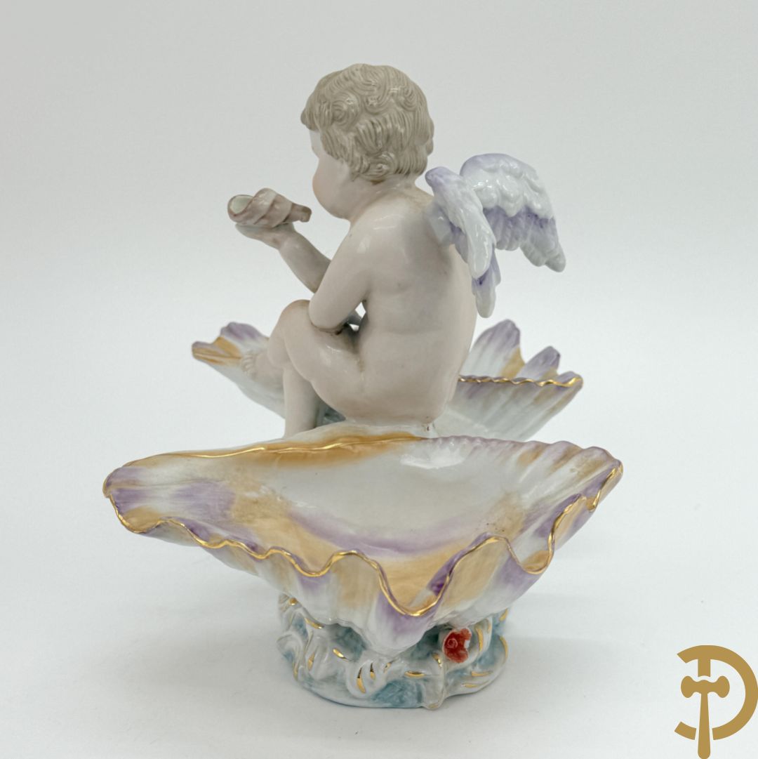 Porseleinen spiegel met cupido en bloemen bezet + porseleinen beeld met cupido en rocailles