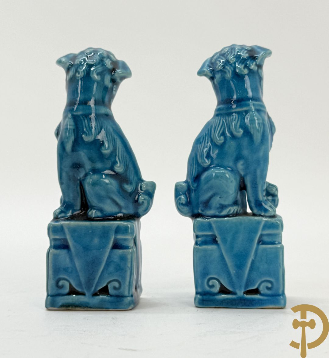 Chinese keramieken wijsgeer met staf + paar papegaaien in meerkleurige keramiek + 2 paar Aziatische keramieken fo-hondjes