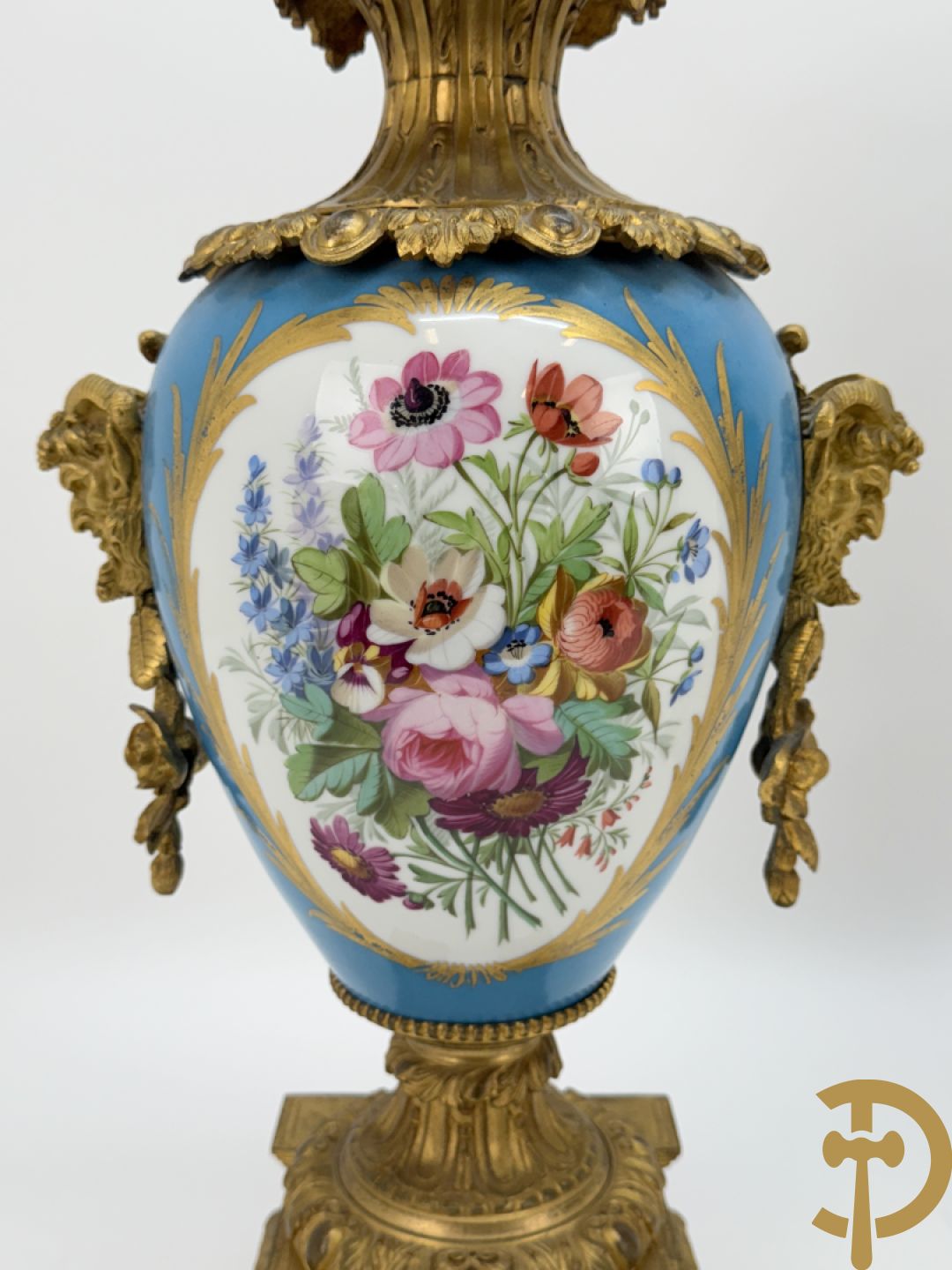 Driedelige bronzen Franse garnituur bezet met cupido