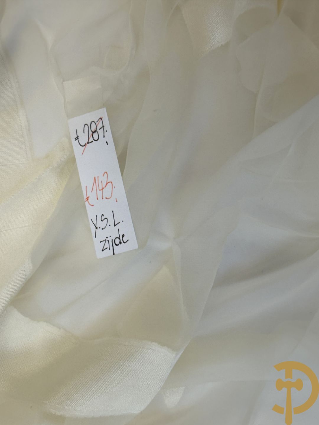 Vier foulards Yves Saint Laurent (nooit gedragen komt uit winkel restant)