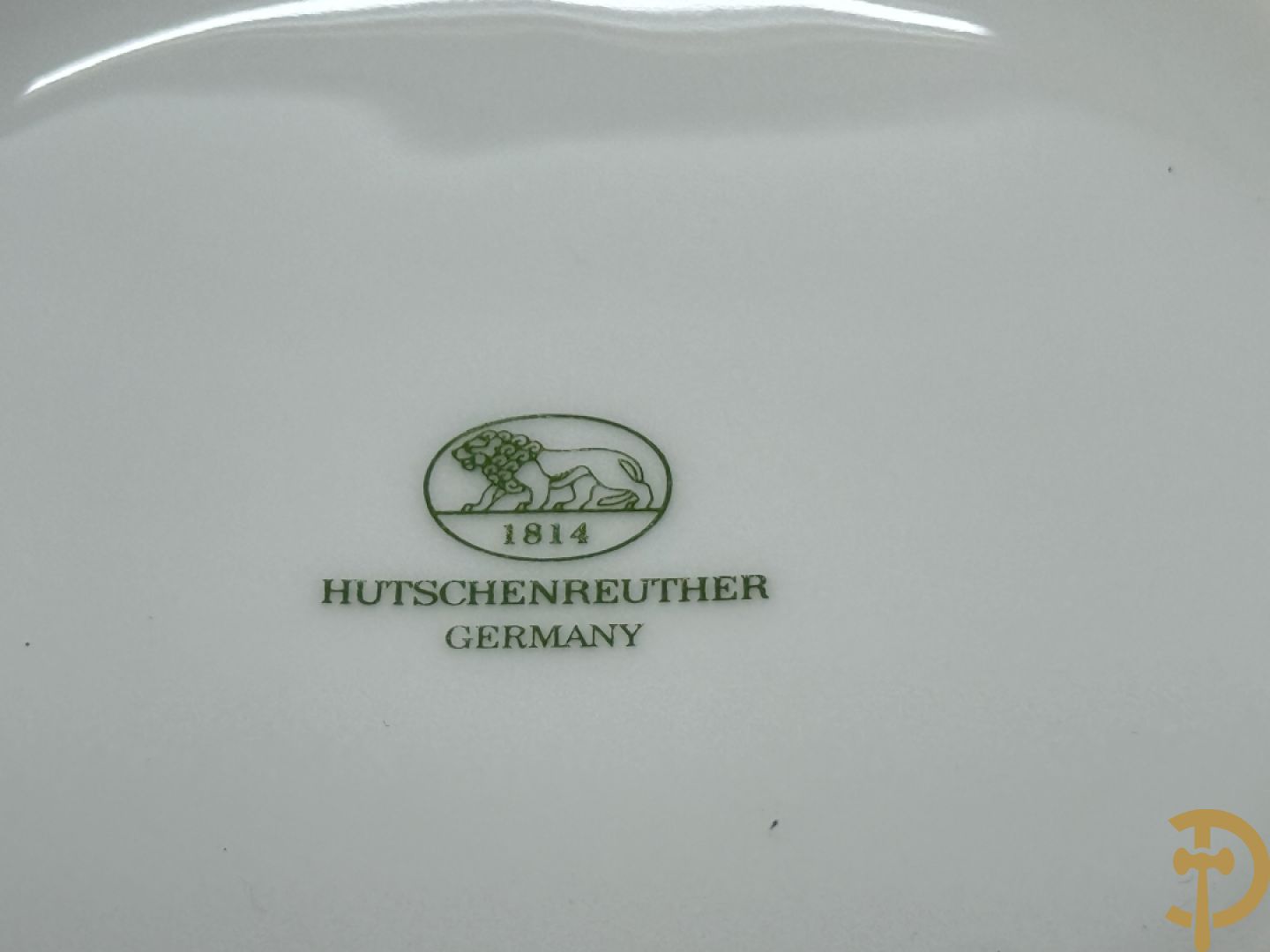 Varia porselein en keramiek : paar jardinières met zwanen, apothekerspot, 2 schenkkannen Franklin Mint en vaas Hutschenreuter