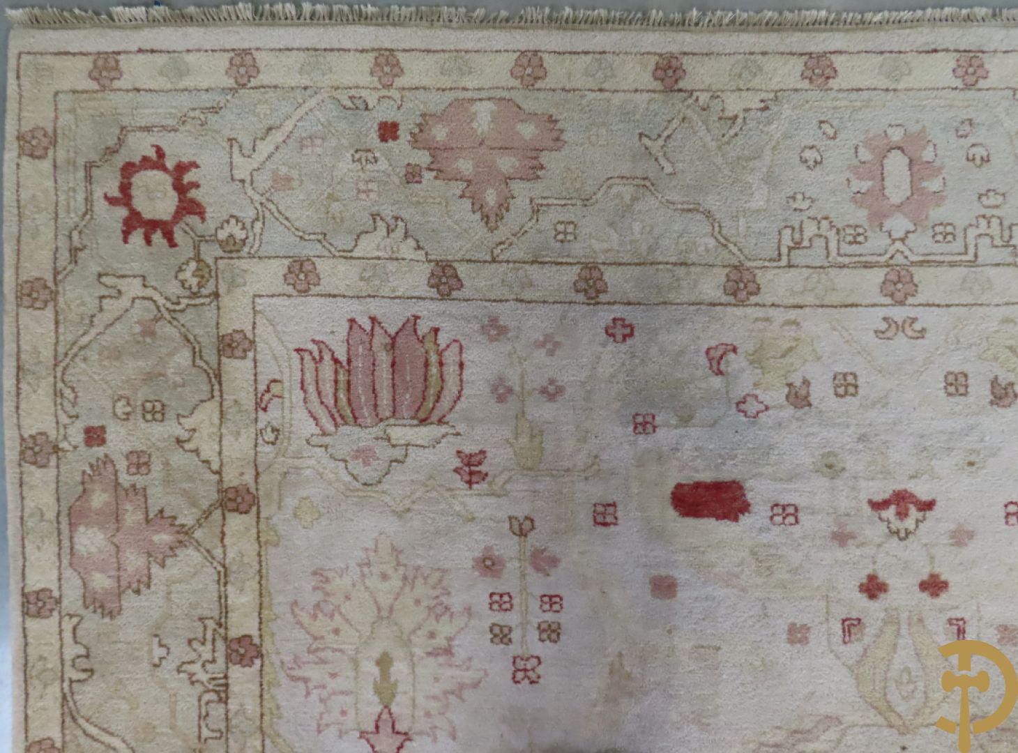 Oosters handgeknoopt tapijt met bloemenpatronen op beige fond, Oushak