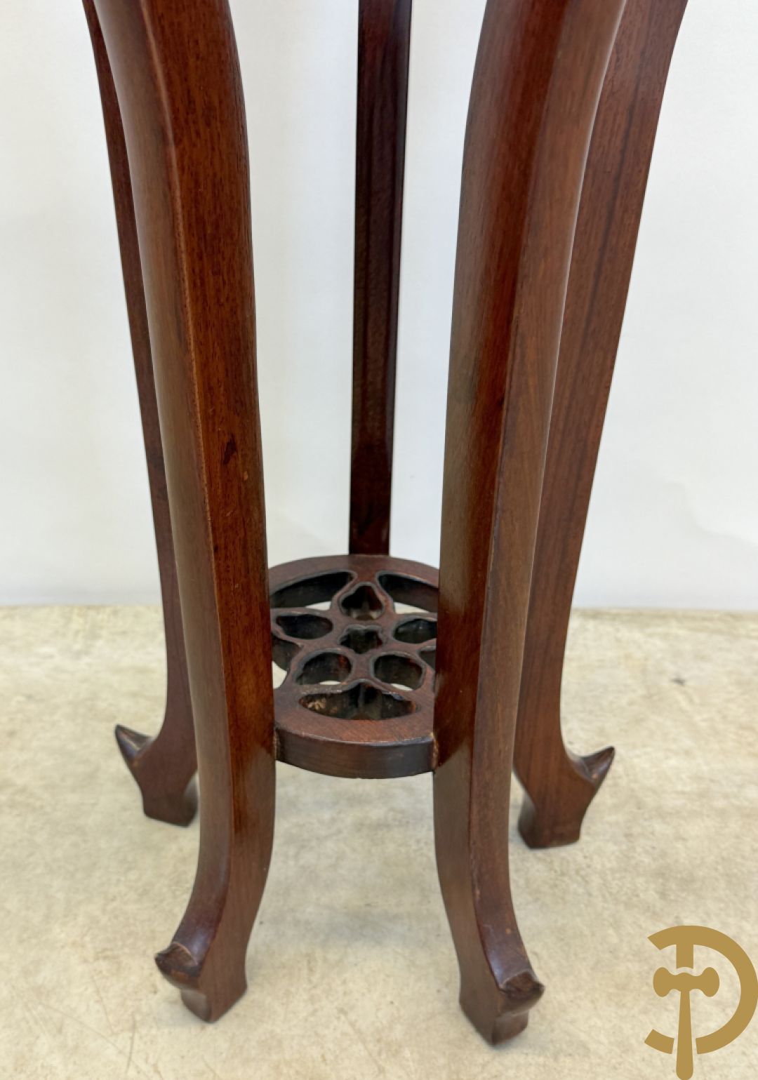 Chinese hardhouten lage sokkel + Chinese hardhouten hoge sokkel op 5 poten + Chinese hardhouten kleine sokkel