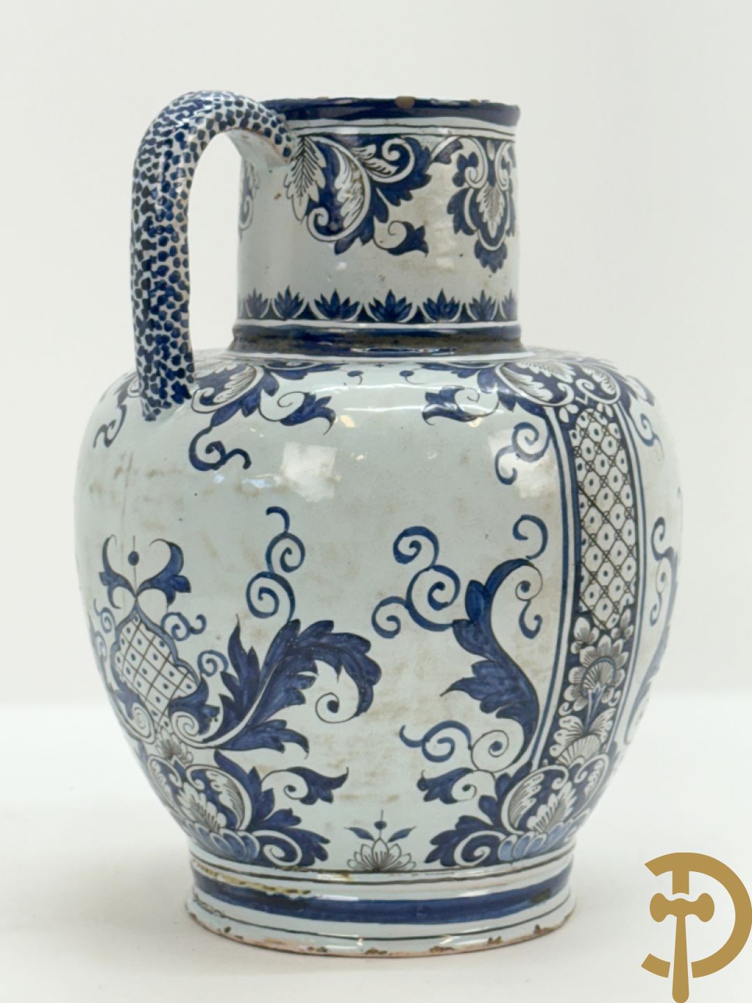 Schenkkan in Delftse faience, Sirop de rubarbe