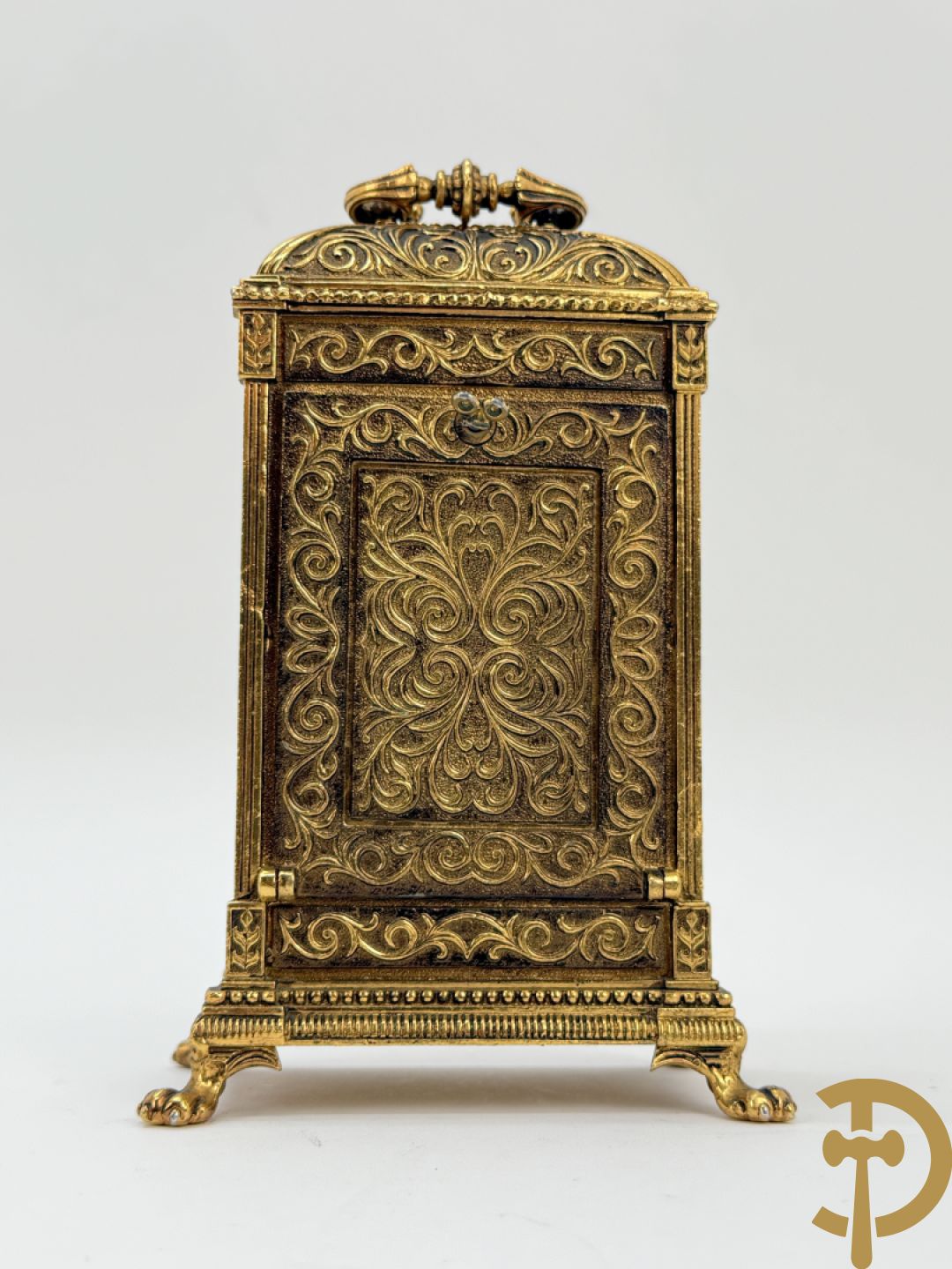 Zes miniatuurklokjes w.o. cupido houdende een pendule, marmeren kapelklokje, 2 reiswekkers, Napoleon III pendule in koper en zamak klokje