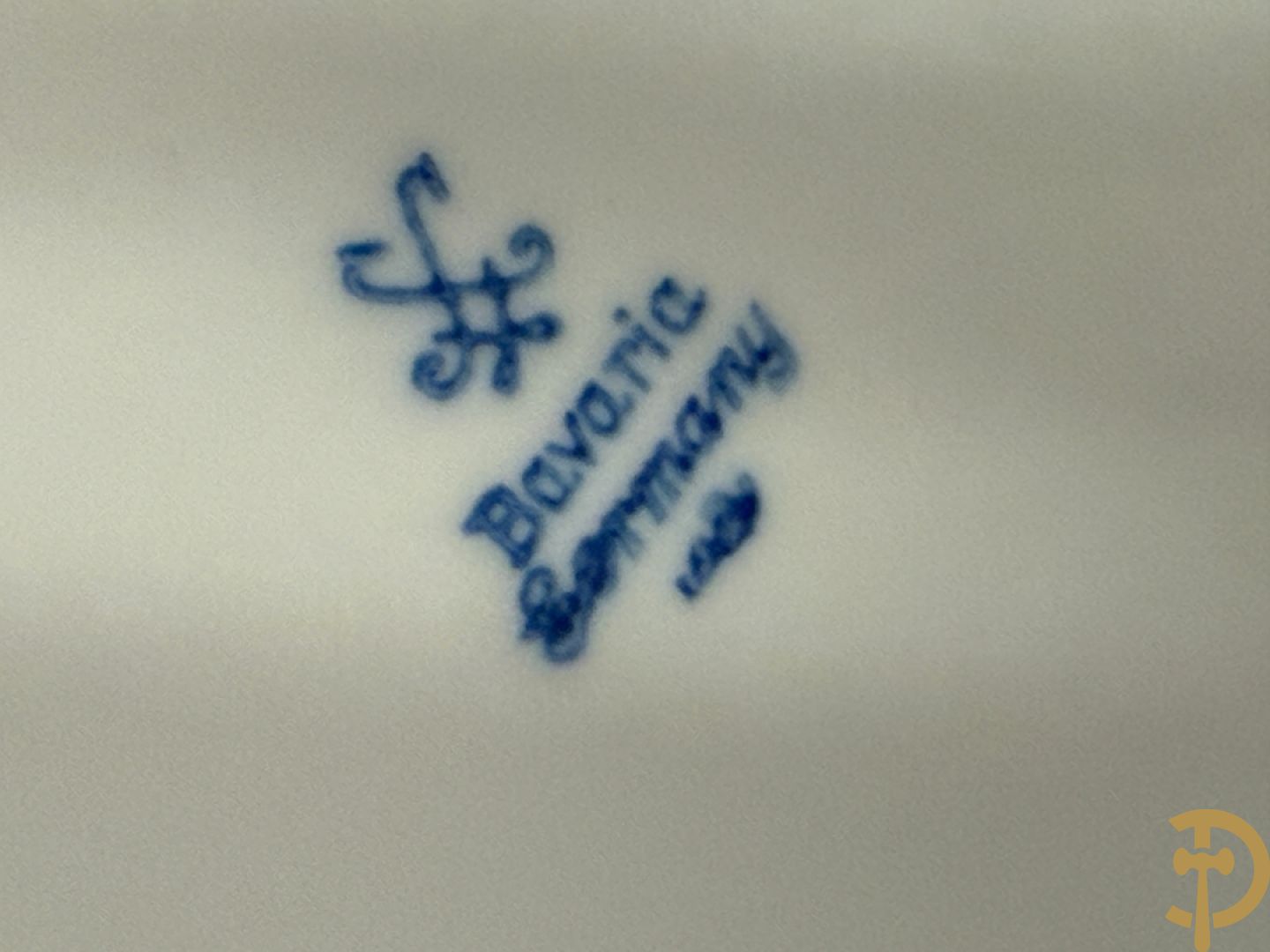 Porseleinen eet- en koffieservies, Winterling Kirchenlamitz Bavaria, met kobaltblauw decor + Porseleinen eet- en koffieservies met blauw bomendecor, Bavaria