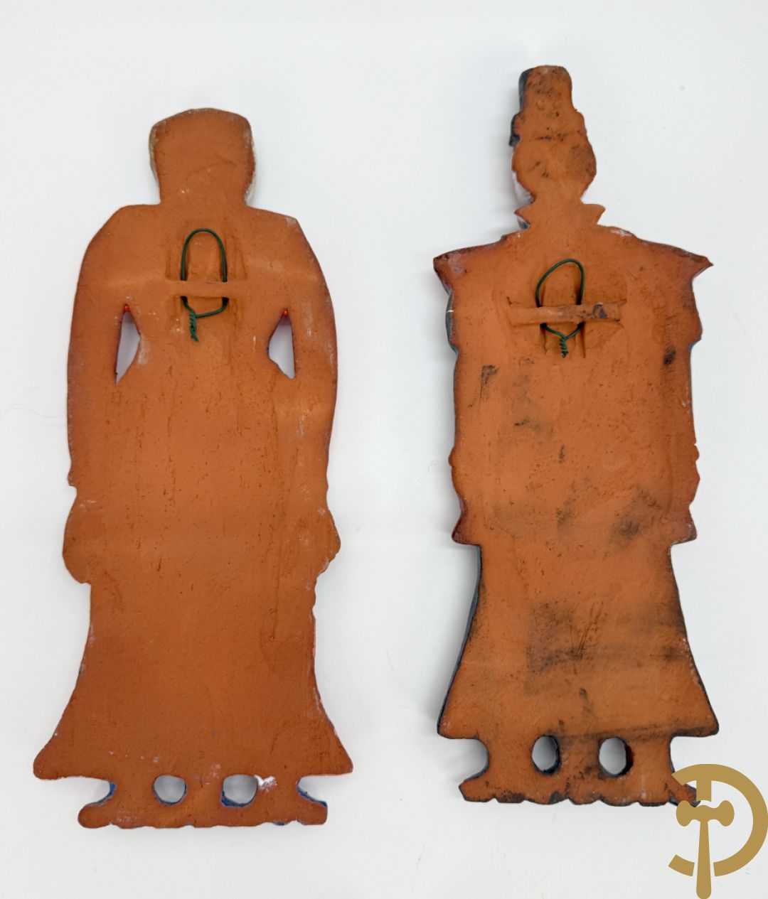 Elf keramieken basreliefs van reuzen