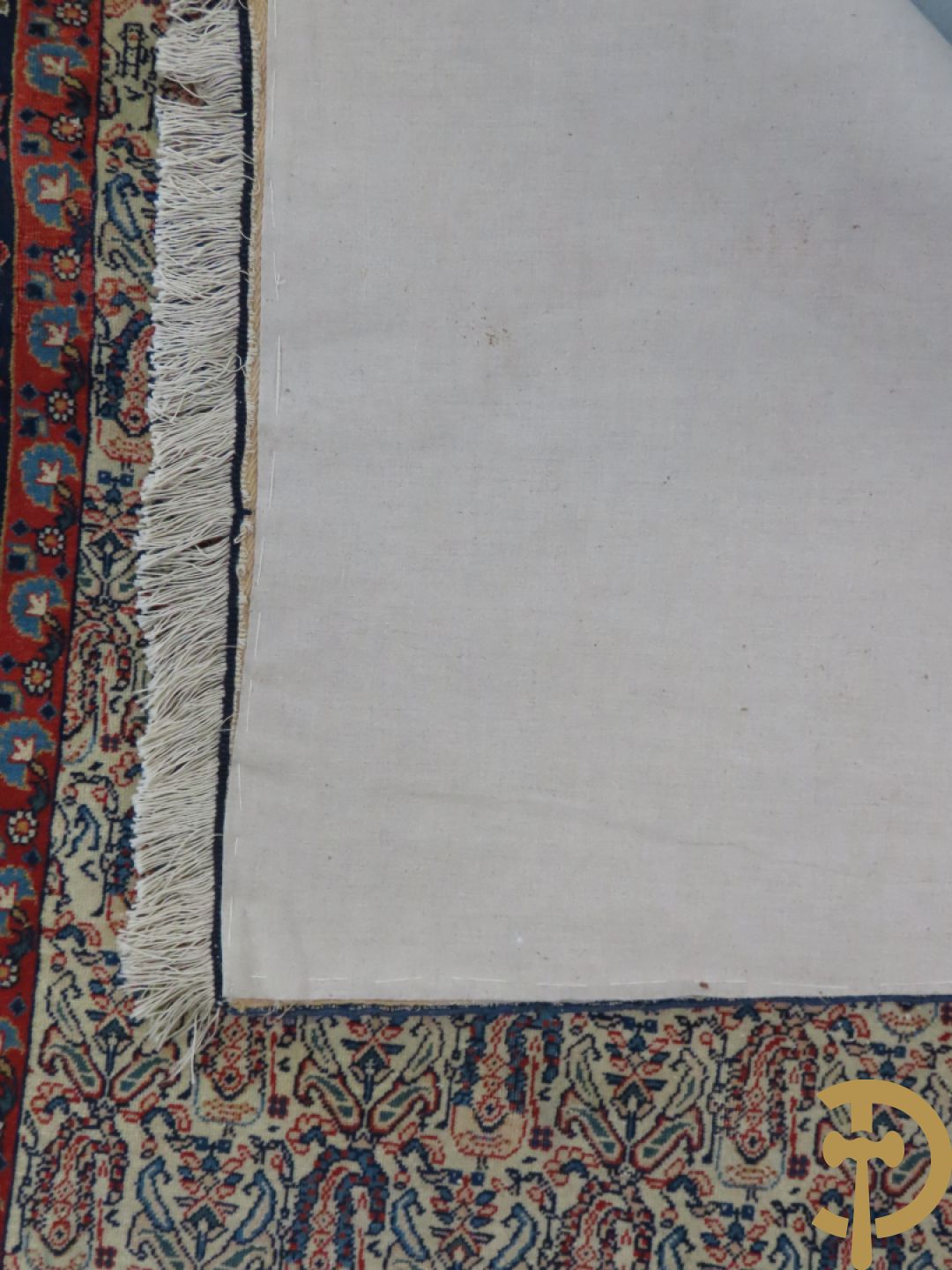 Antiek handgeknoopt tapijt met cashmeremotieven en florale omranding