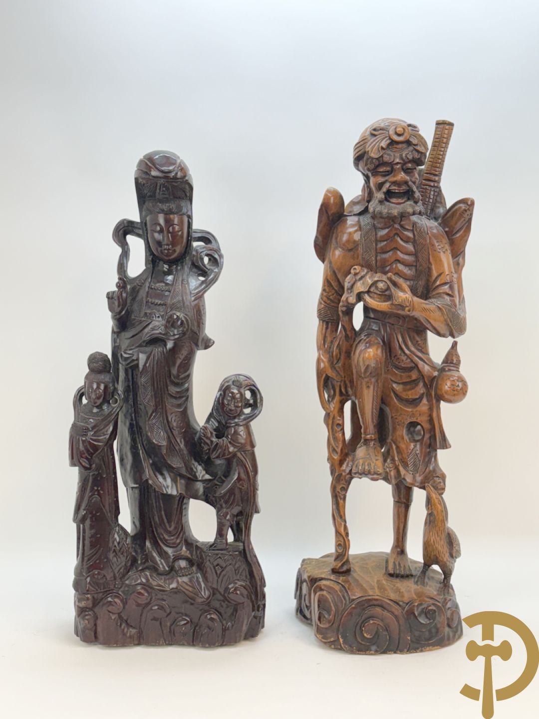 Aziatische houtsculptuur Guanying met 2 oosterse figuren + Oosterse man met baard