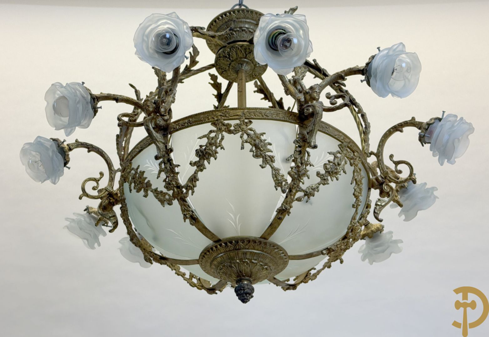 Bronzen ronde luchter met 12 lichtpunten en roosjes