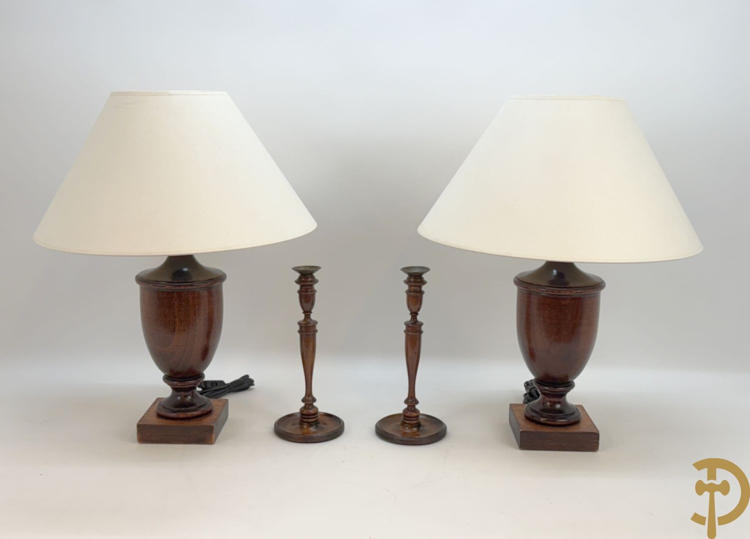 Paar houten lampadaires + paar houten ballusterkandelaars