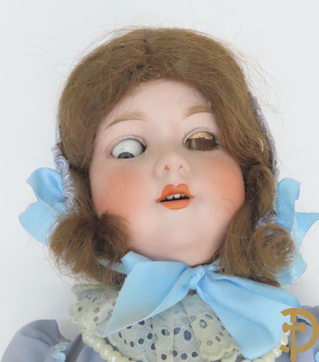 Antieke pop met porseleinen hoofd, beweegbare ledematen en beweegbare ogen, gemerkt Armand Marseille Germany 390 A11M