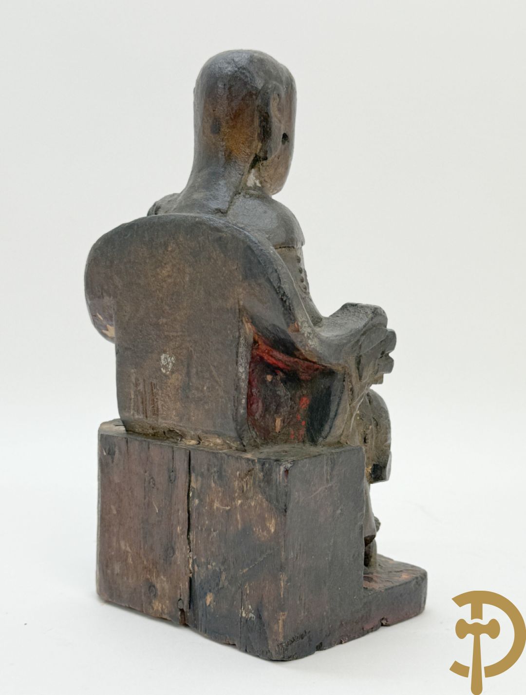 Houtsculptuur van zittende Chinese wijze, 18e