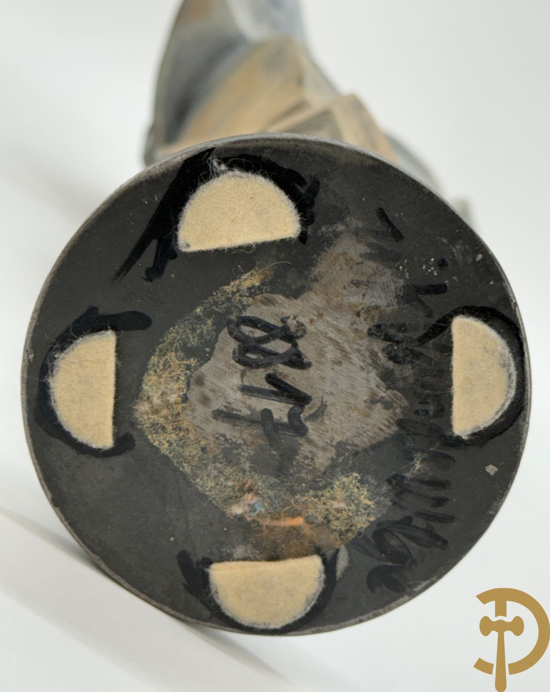 VANDEWEGE Rik getekend onderaan 8816 en 8817 - Twee moderne keramieken abstracte figuren