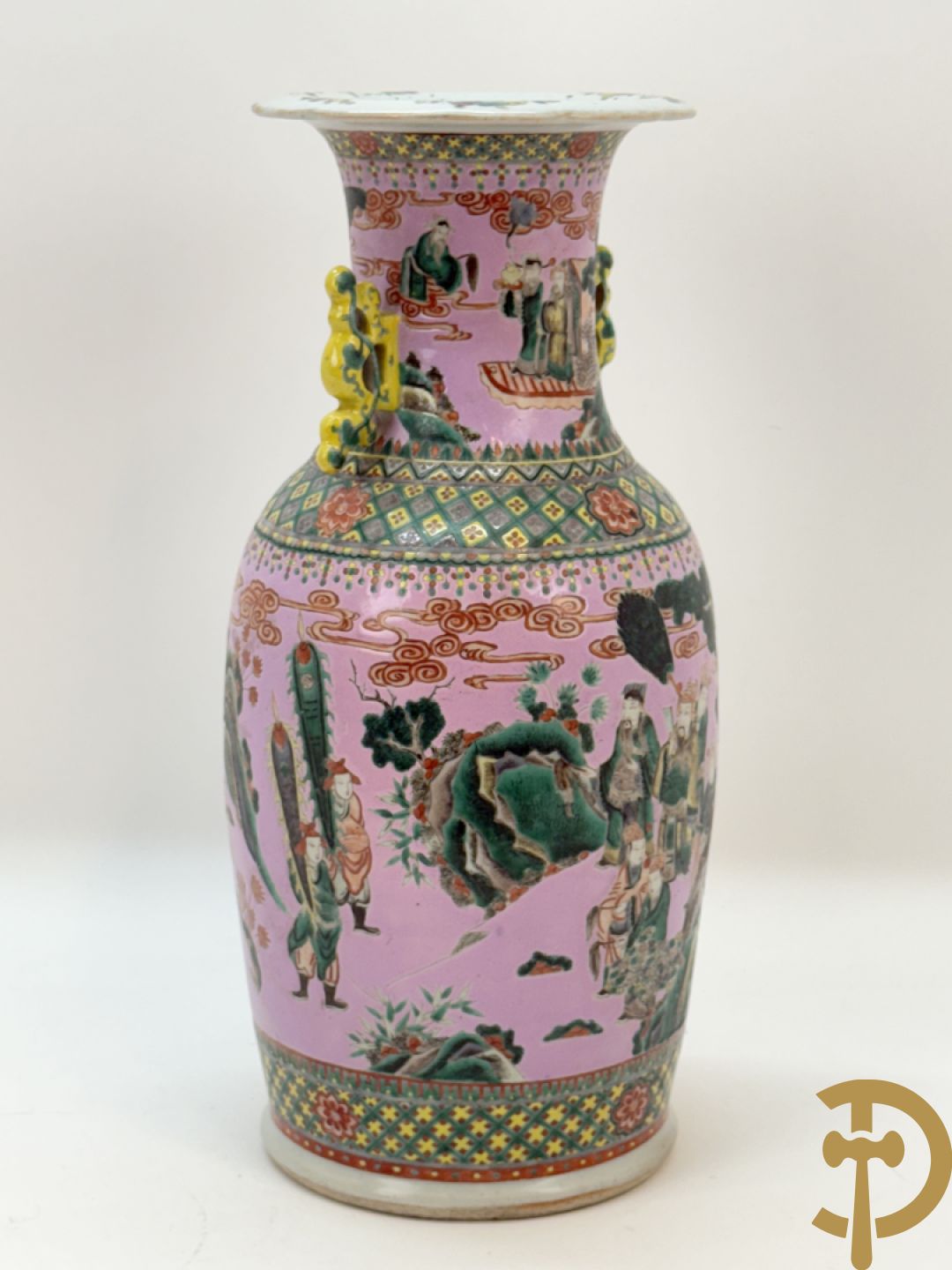 Chinese porseleinen meerkleurige vaas met decor van wijsgeren in landschap