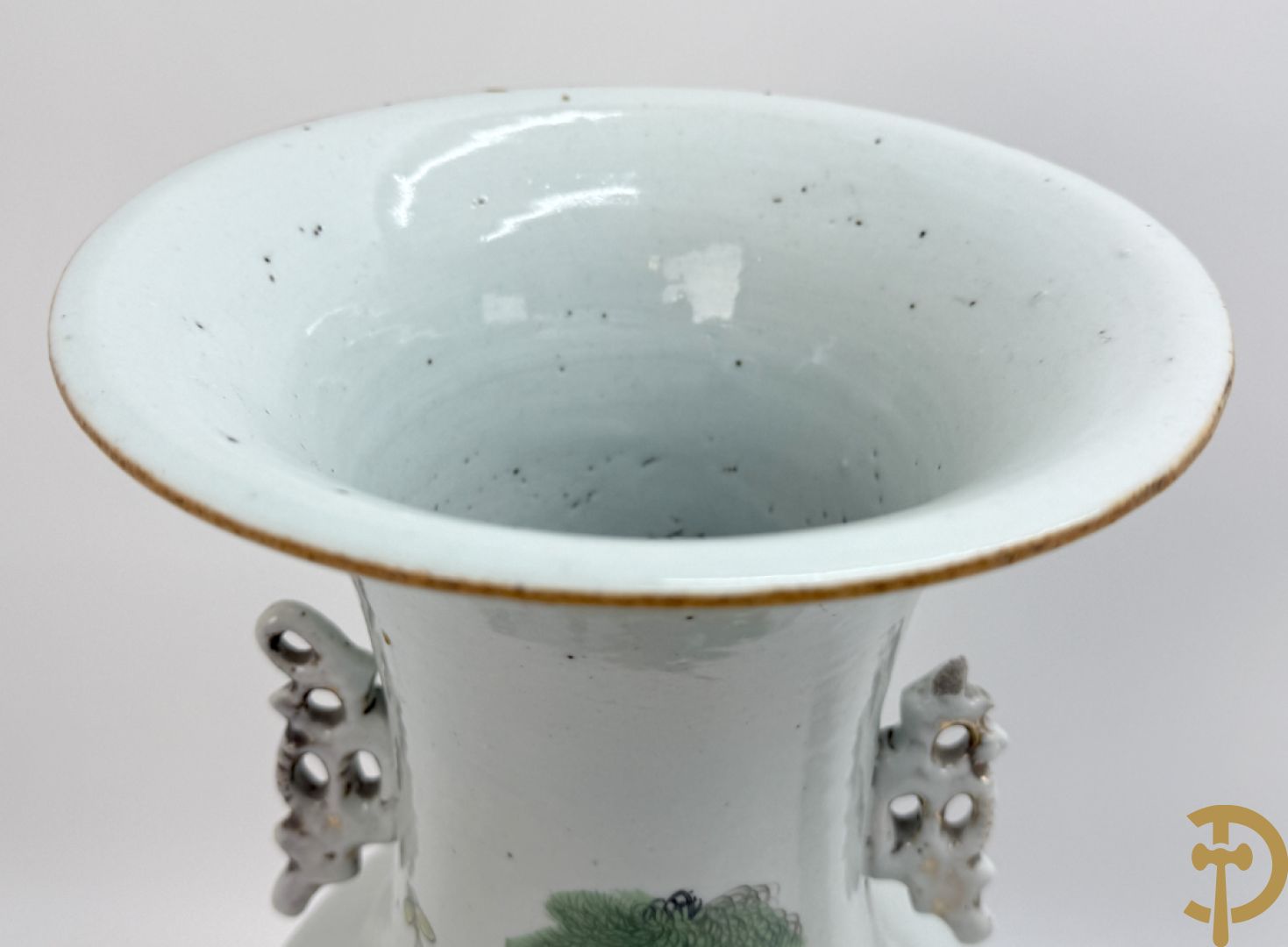 Chinese porseleinen vaas met decor van takken en vogels + Chinese porseleinen vaas met bloemendecor