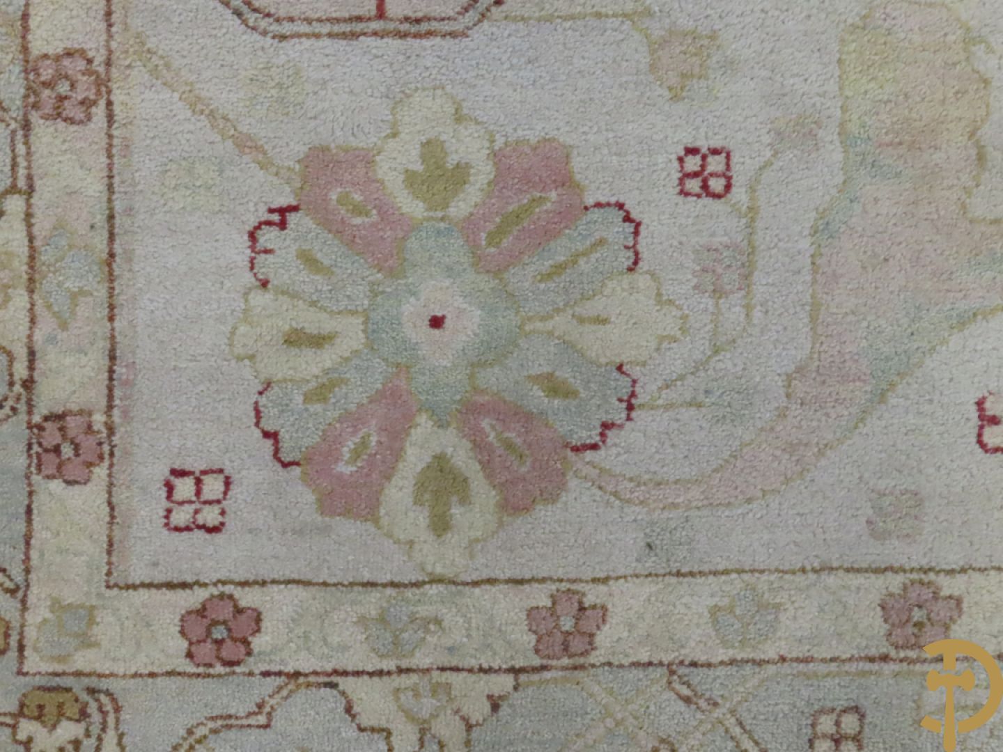 Oosters handgeknoopt tapijt met bloemenpatronen op beige fond, Oushak