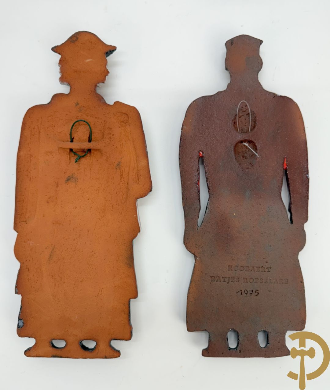 Elf keramieken basreliefs van reuzen