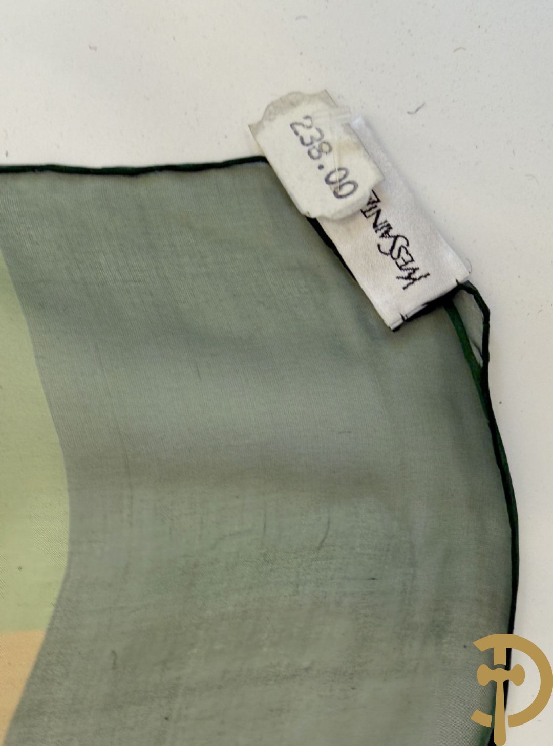 Vier foulards Yves Saint Laurent (nooit gedragen komt uit winkel restant)