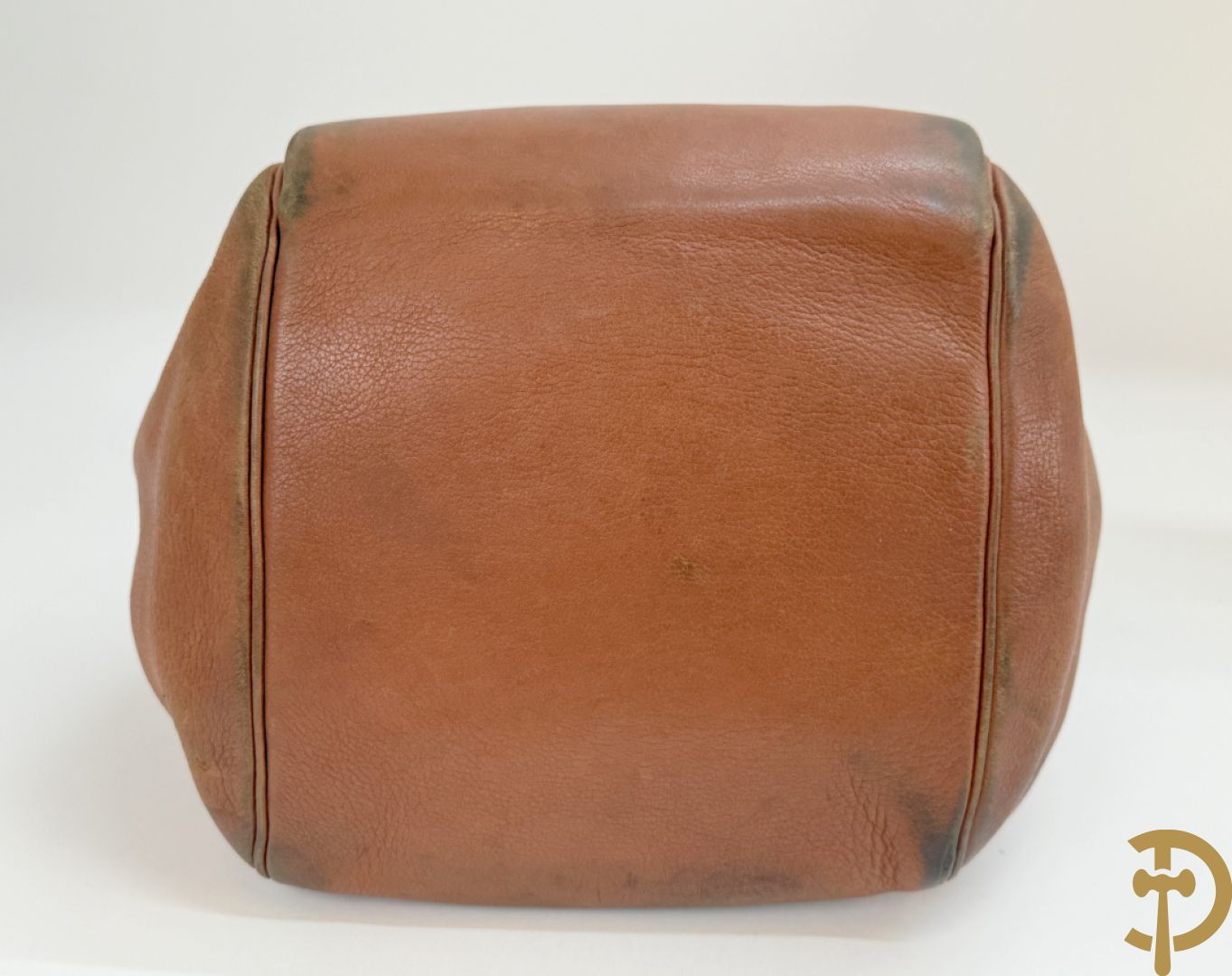 Bruin lederen handtas Delvaux + cognac lederen schoudertas Equivoque Delvaux